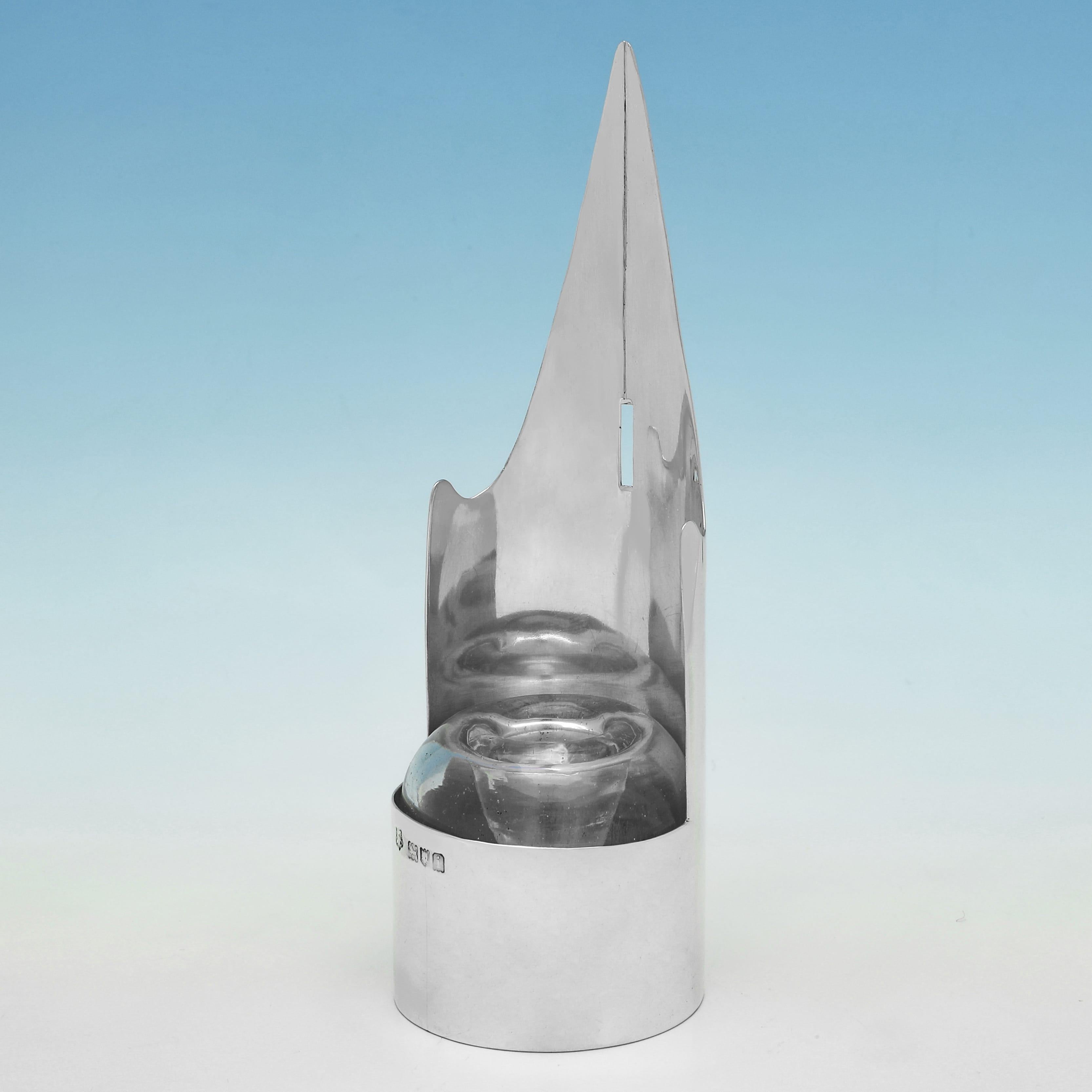 Hallmarked in London in 1904 by The Alexander Clark Manufacturing Co., this stylish, Antique, Edwardian, Sterling Silver Inkwell, is modelled as a fountain pen nib. The ink stand measures 5.25