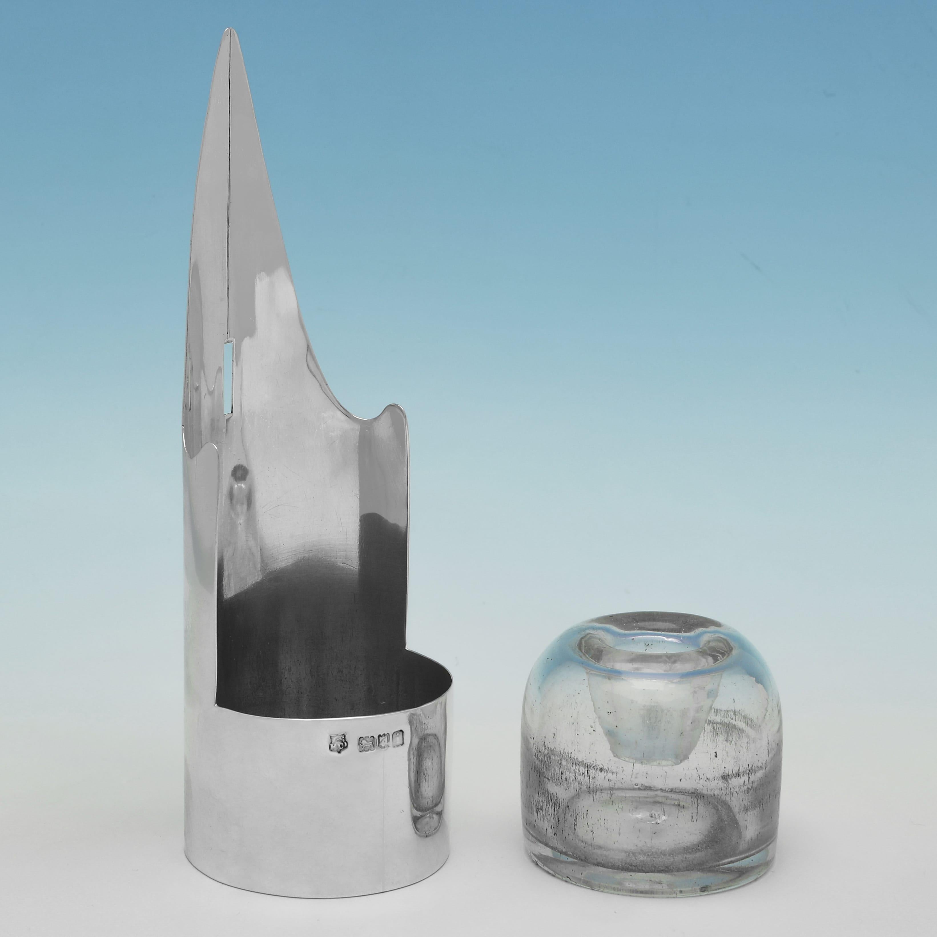 English Novelty fountain pen nib shaped silver inkwell made in London in 1904 For Sale