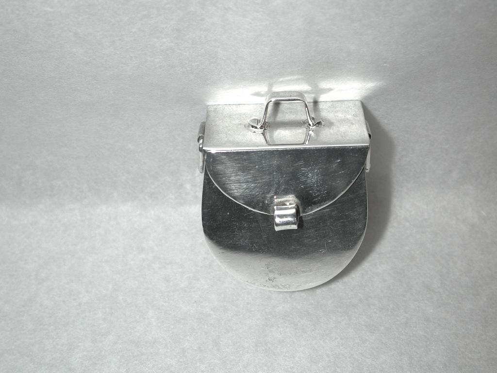 Novelty Mexican Silver Panier Pill Box, 925 Silver, circa 1980
Very good model with moving side loops.
Heavy gauge of silver.
      