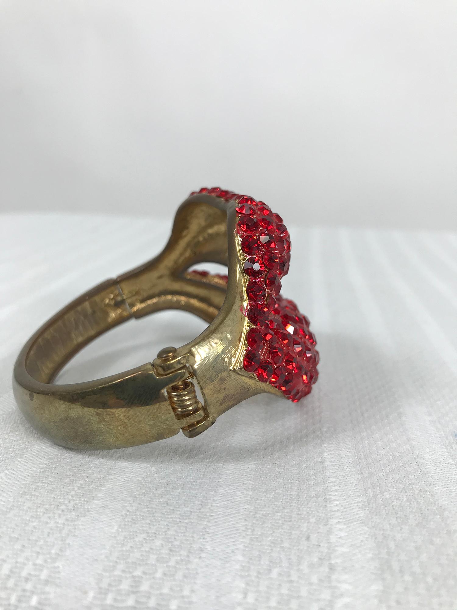 Novelty Red Rhinestone Lips Bracelet 1980s In Good Condition In West Palm Beach, FL