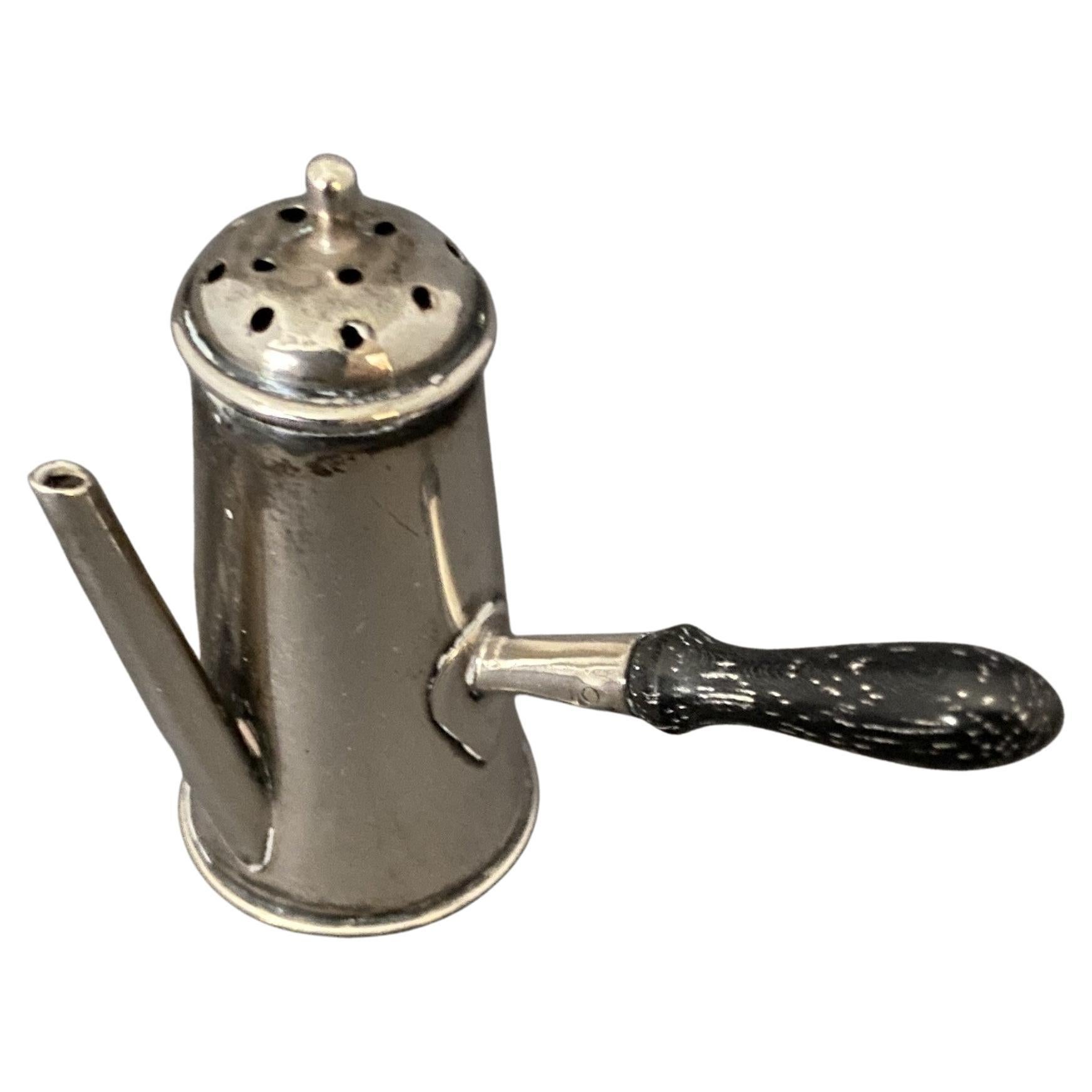 Poivrière miniature en argent A Silver Chester 1900 en vente