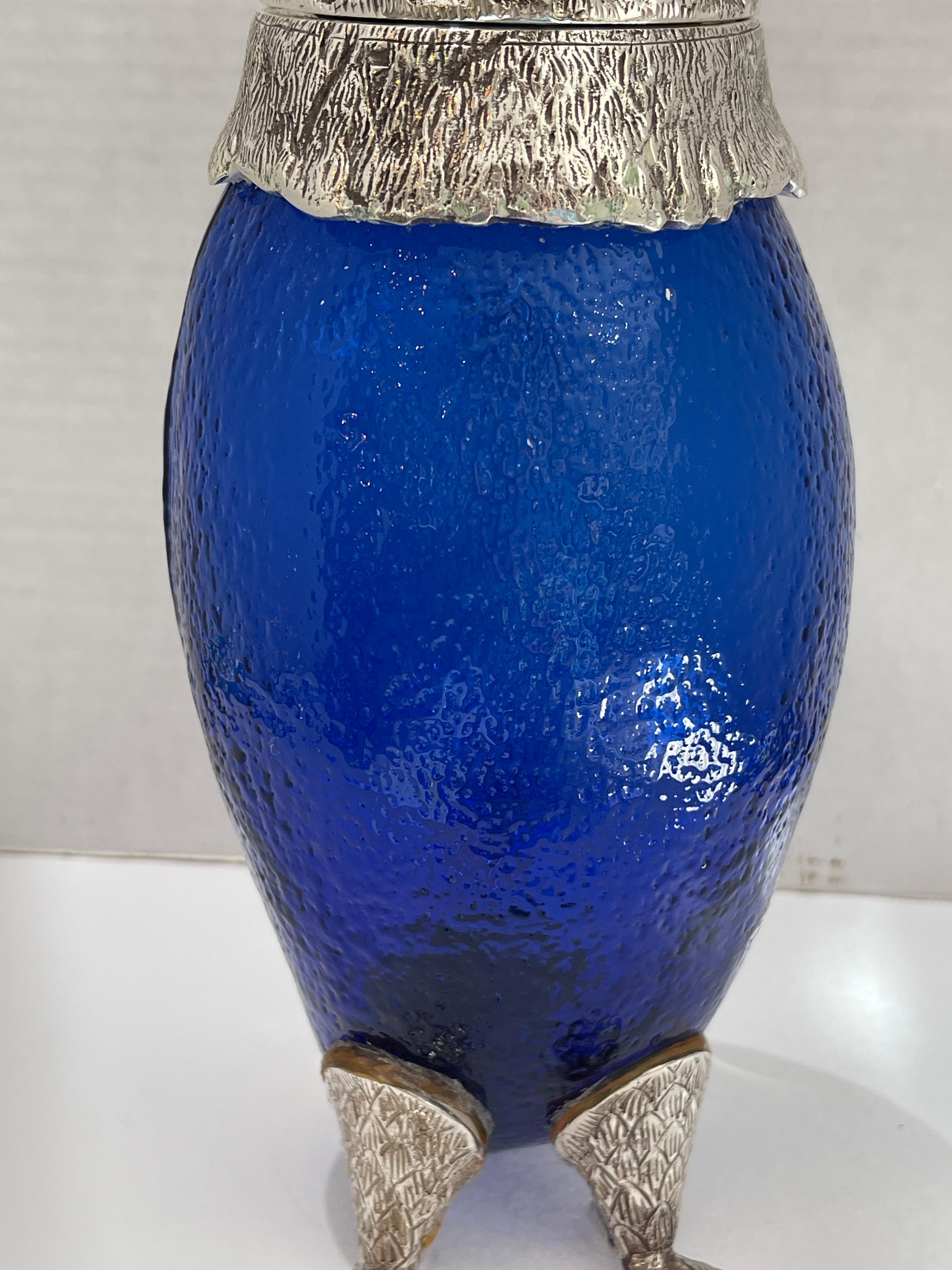 Novedad Jarra jarra de clarete de búho de cristal azul cobalto y chapa de plata S. XX en venta 2
