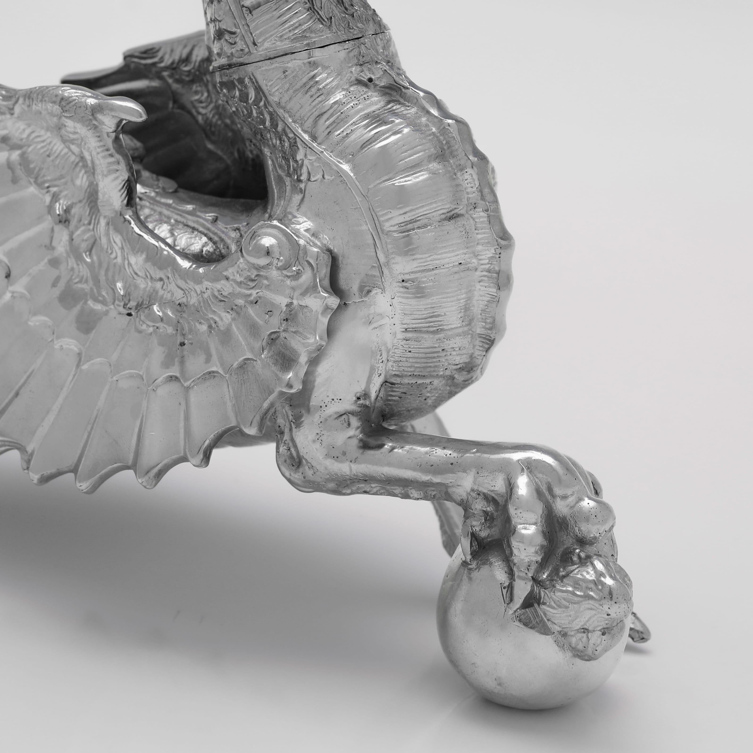 Late 20th Century Novelty sterling silver cigar lighter modelled as a dragon - made in 1997