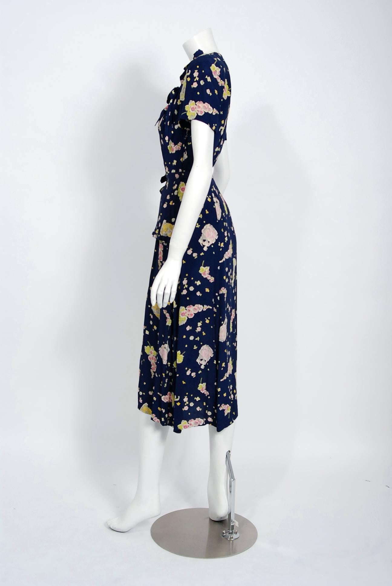 1940's Novelty Victorian Dolls Print Navy Rayon Cut-Out Bows Belted Peplum Dress 2