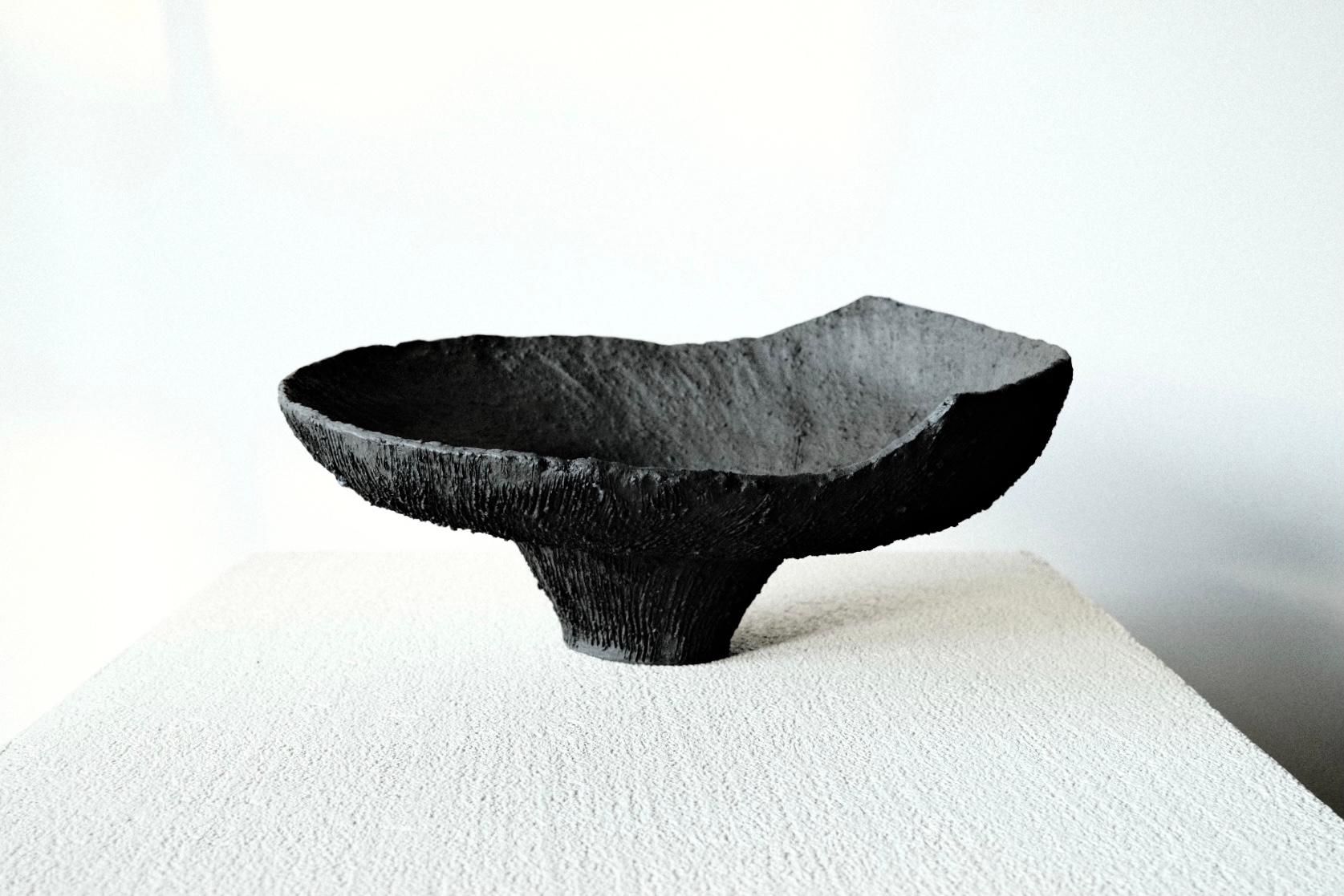 November's Bowl .01 by Cécile Ducommun
Dimensions: D30 x H12 cm
Materials: Stoneware.

Hand modeled stoneware, fired at 1250 degrees. Decorative bowl.

