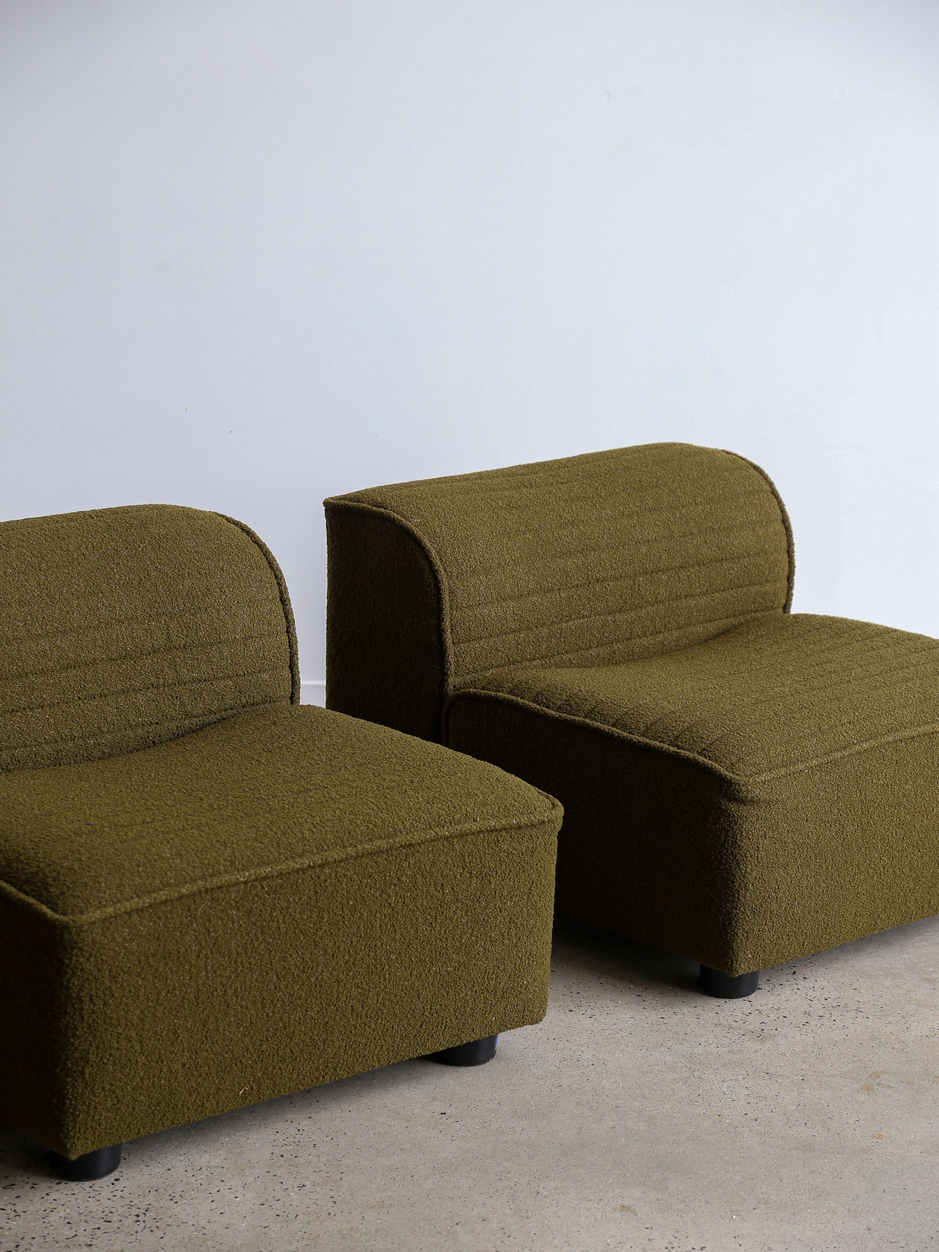 Mid-Century Modern Novemila Lounge Chairs by Tito Agnoli for Arflex in Green Bouclè For Sale