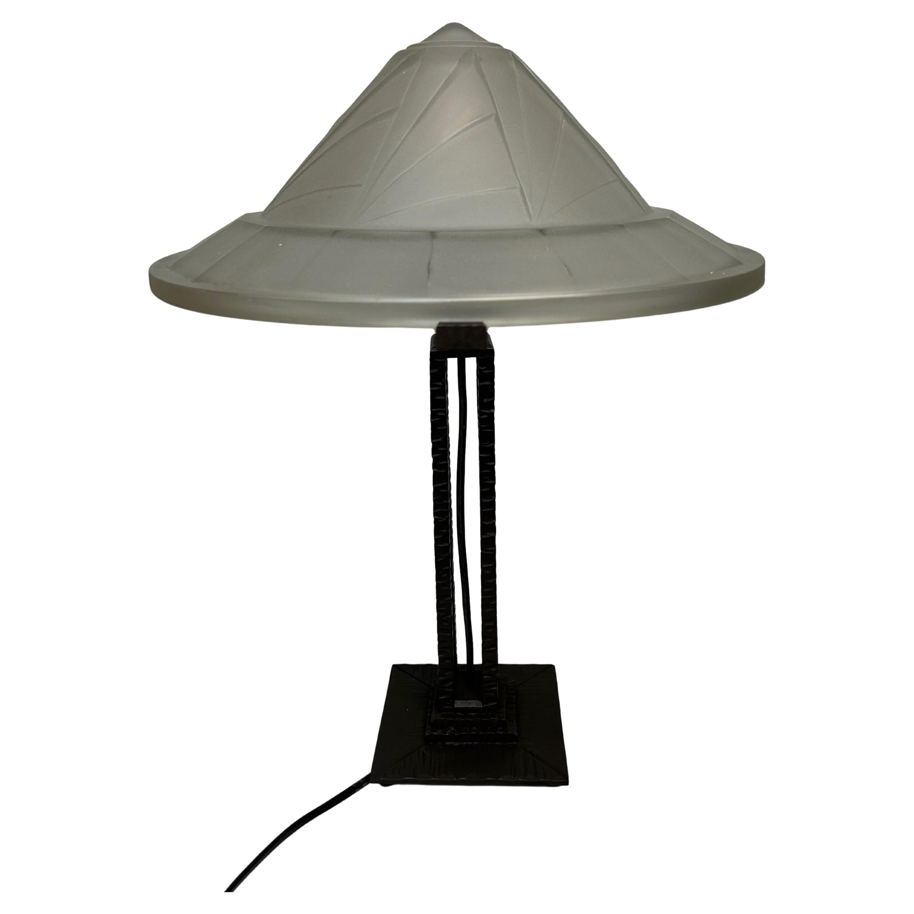Noverdy Art Deco Lamp