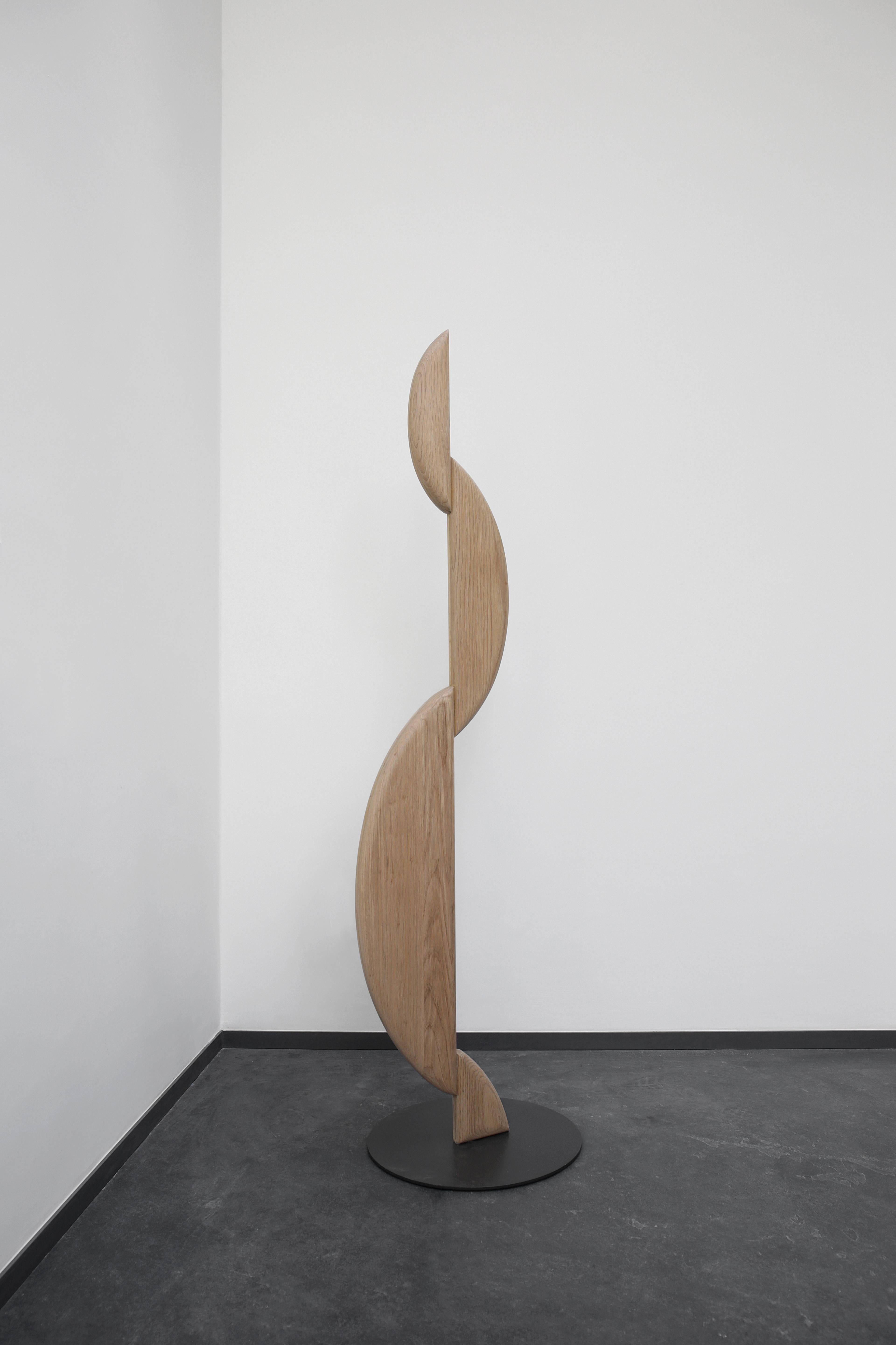Noviembre II standing sculpture inspired in Brancusi, in burn solid wood by Joel Escalona.

The Noviembre collection is inspired by the creative values of Constantin Brancusi, a Romanian sculptor considered one of the most influential artists of