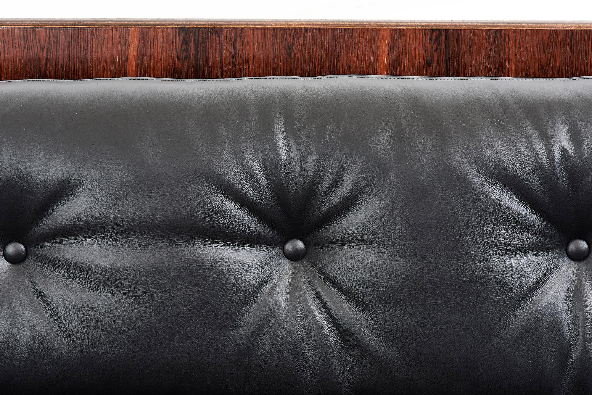 JD Moveis Brazilian Jacaranda Rosewood Sofa, 1960 7