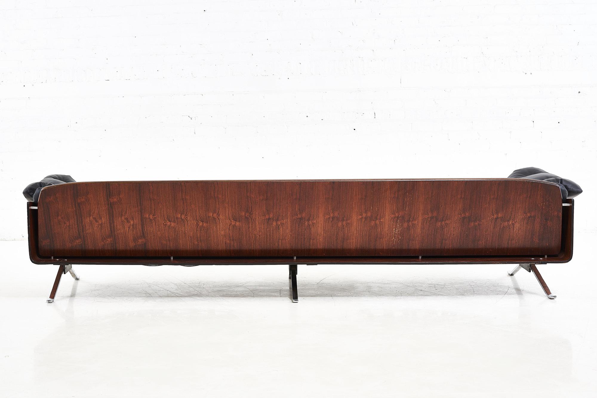 JD Moveis Brazilian Jacaranda Rosewood Sofa, 1960 In Excellent Condition In Chicago, IL