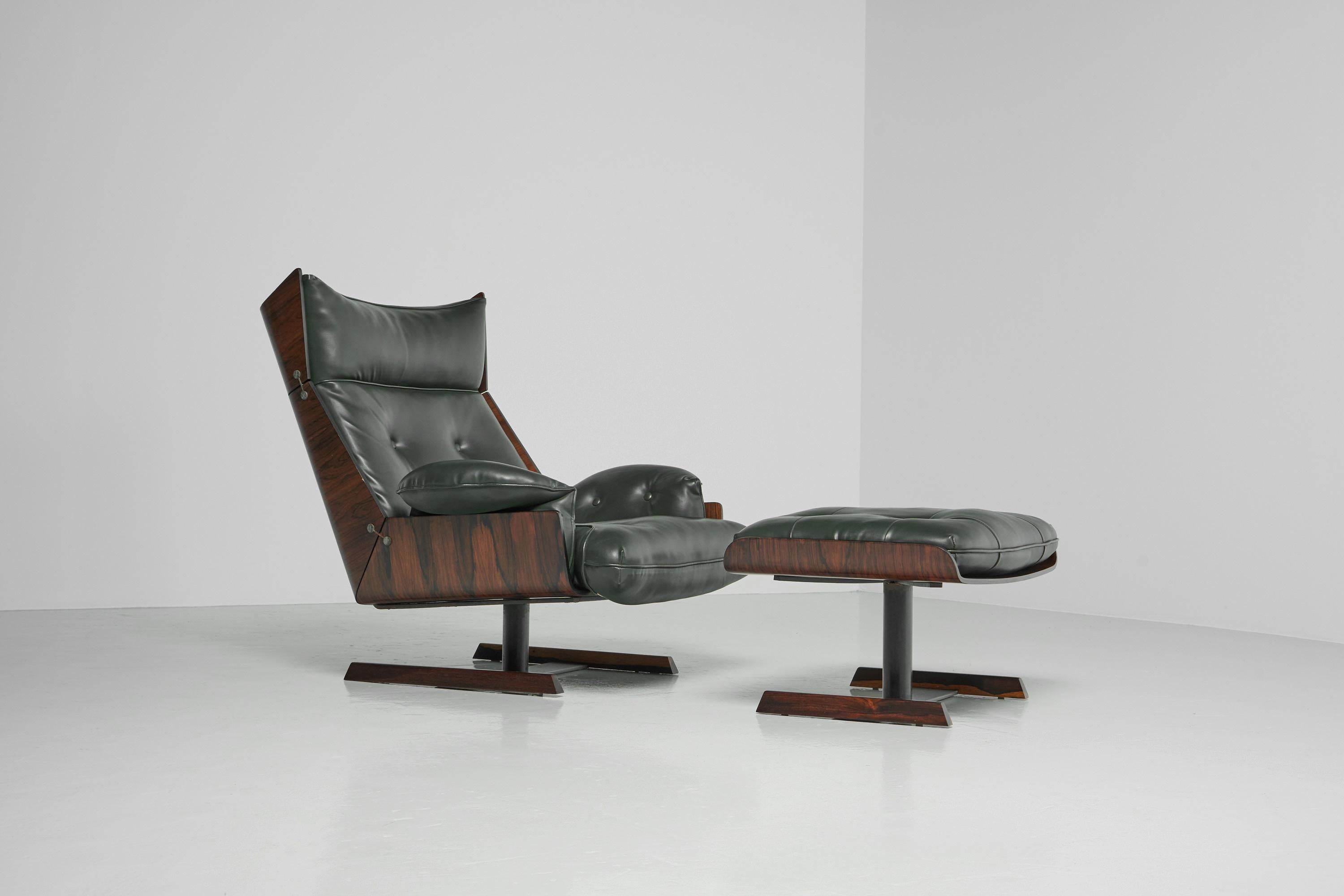 Novo Rumo Lounge Chair and Ottoman Brazil, 1960 In Good Condition In Roosendaal, Noord Brabant