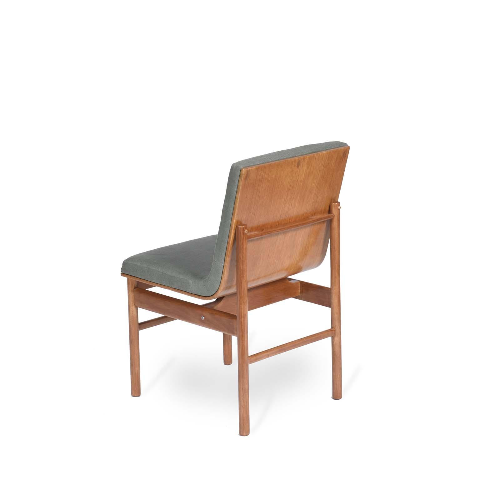 Novo Rumo brasilianischer Stuhl aus der Mitte des Jahrhunderts mit Freij-Holzstruktur, 1960er Jahre (Moderne der Mitte des Jahrhunderts) im Angebot