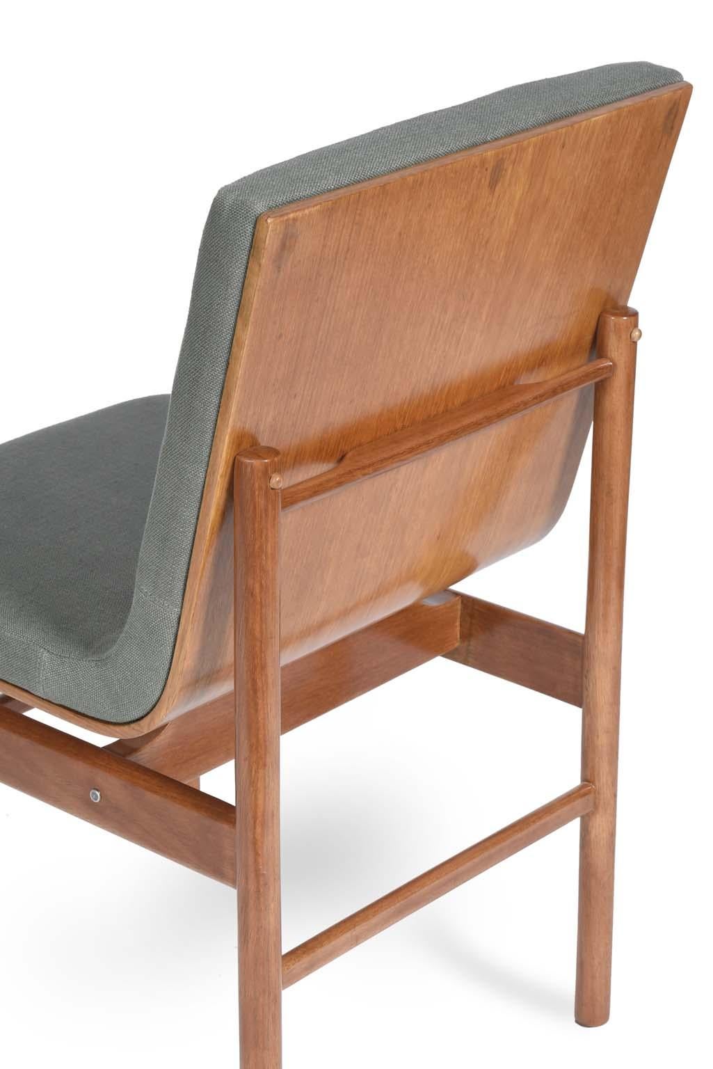 Novo Rumo brasilianischer Stuhl aus der Mitte des Jahrhunderts mit Freij-Holzstruktur, 1960er Jahre (Brasilianisch) im Angebot