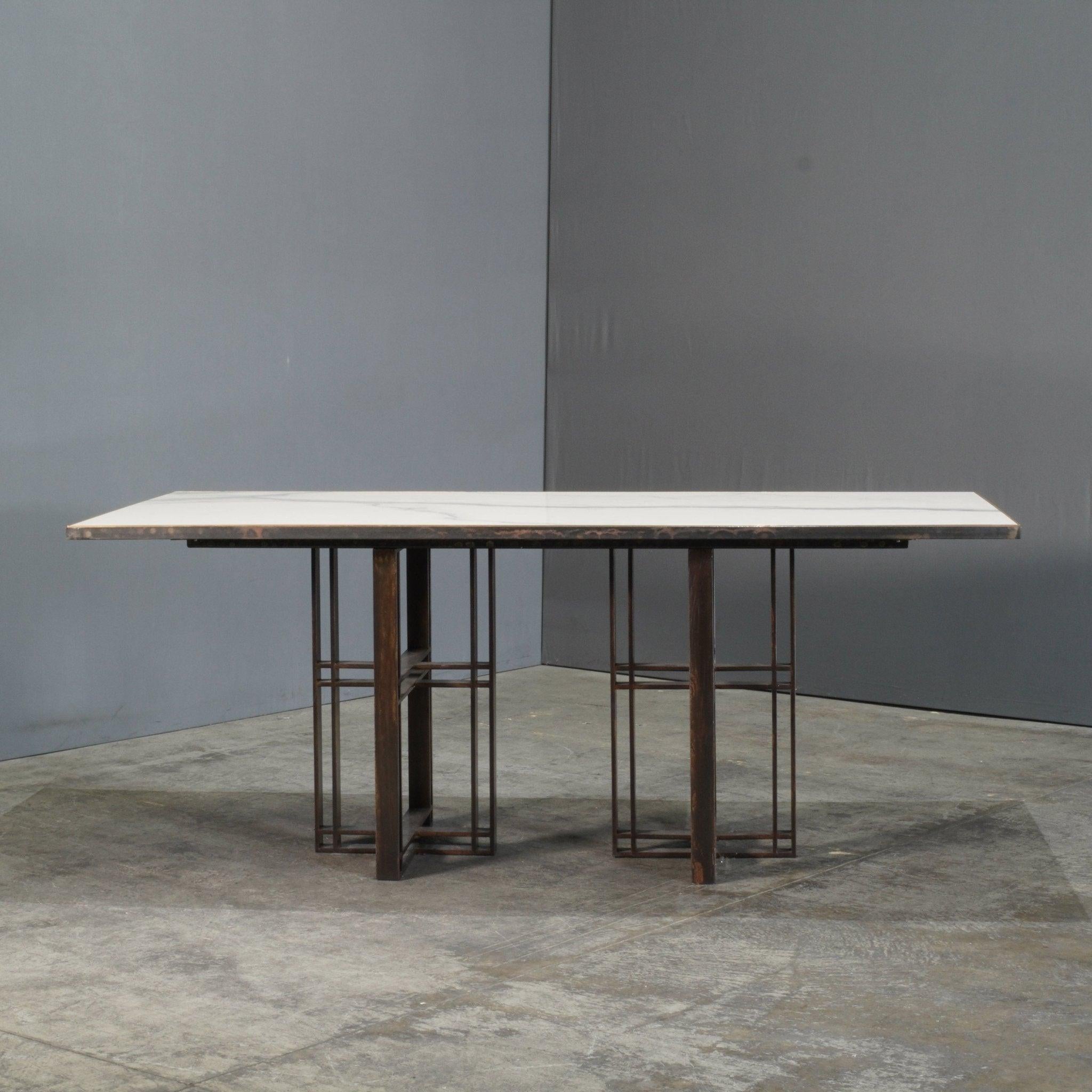 Moderne Table à manger Novocastrian Athwart en vente