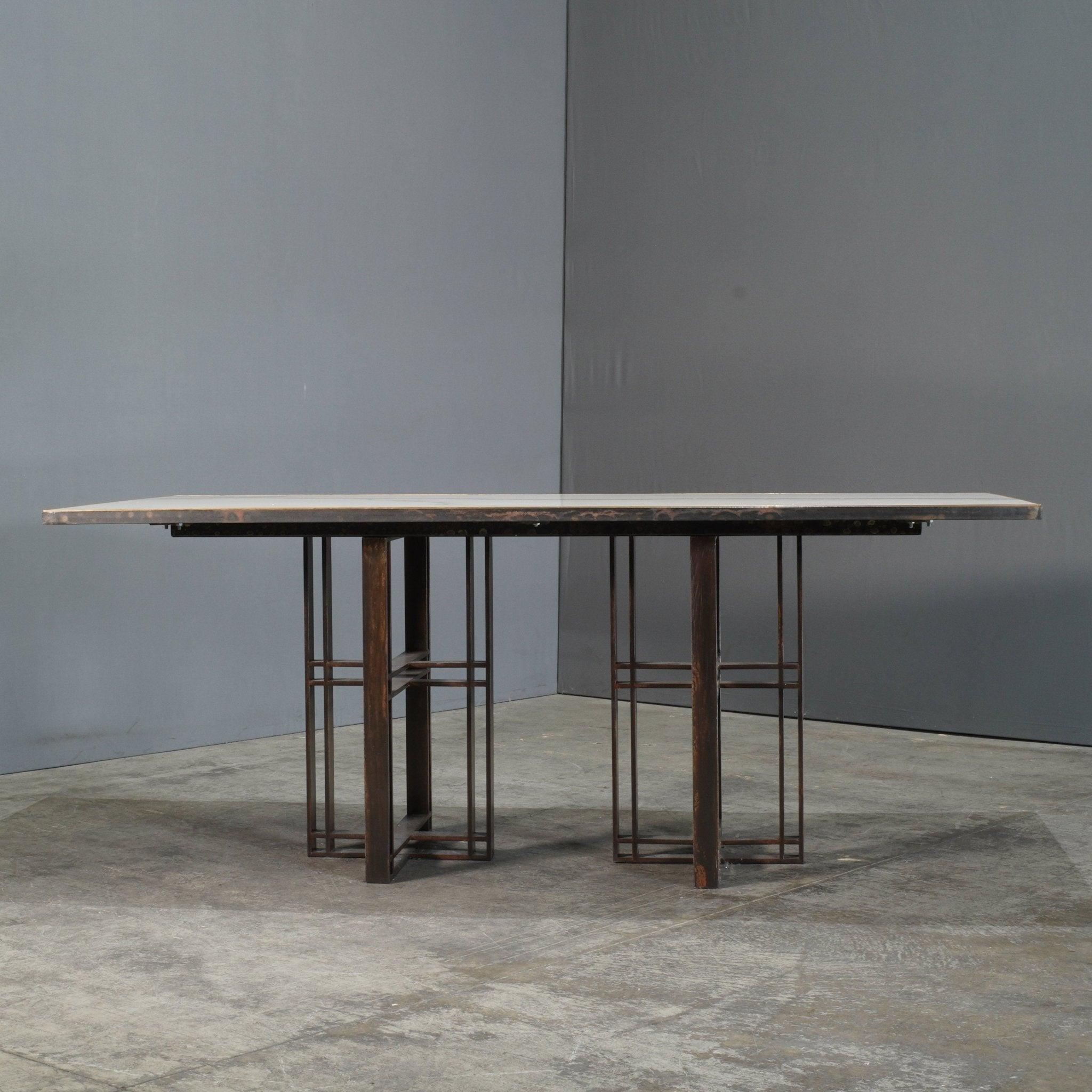 Anglais Table à manger Novocastrian Athwart en vente