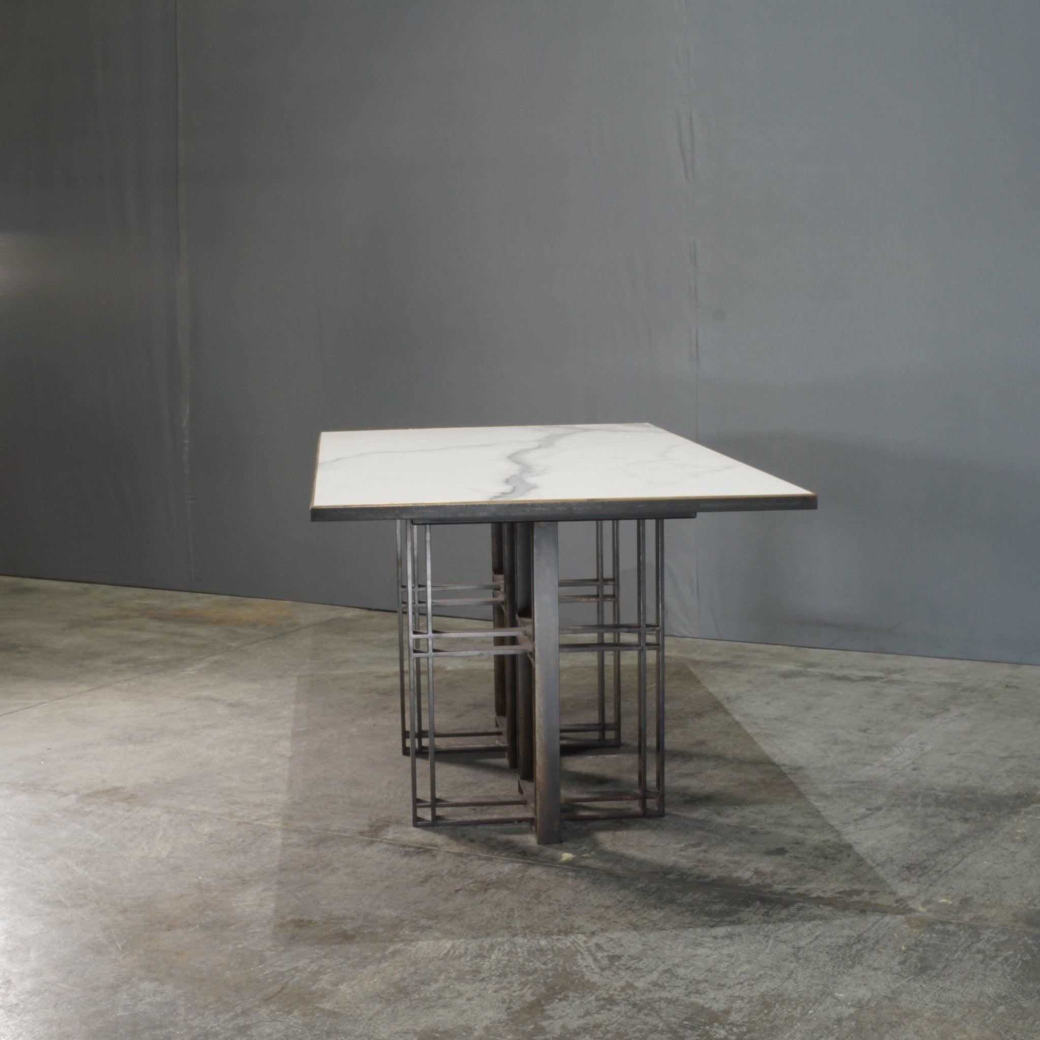 XXIe siècle et contemporain Table à manger Novocastrian Athwart en vente