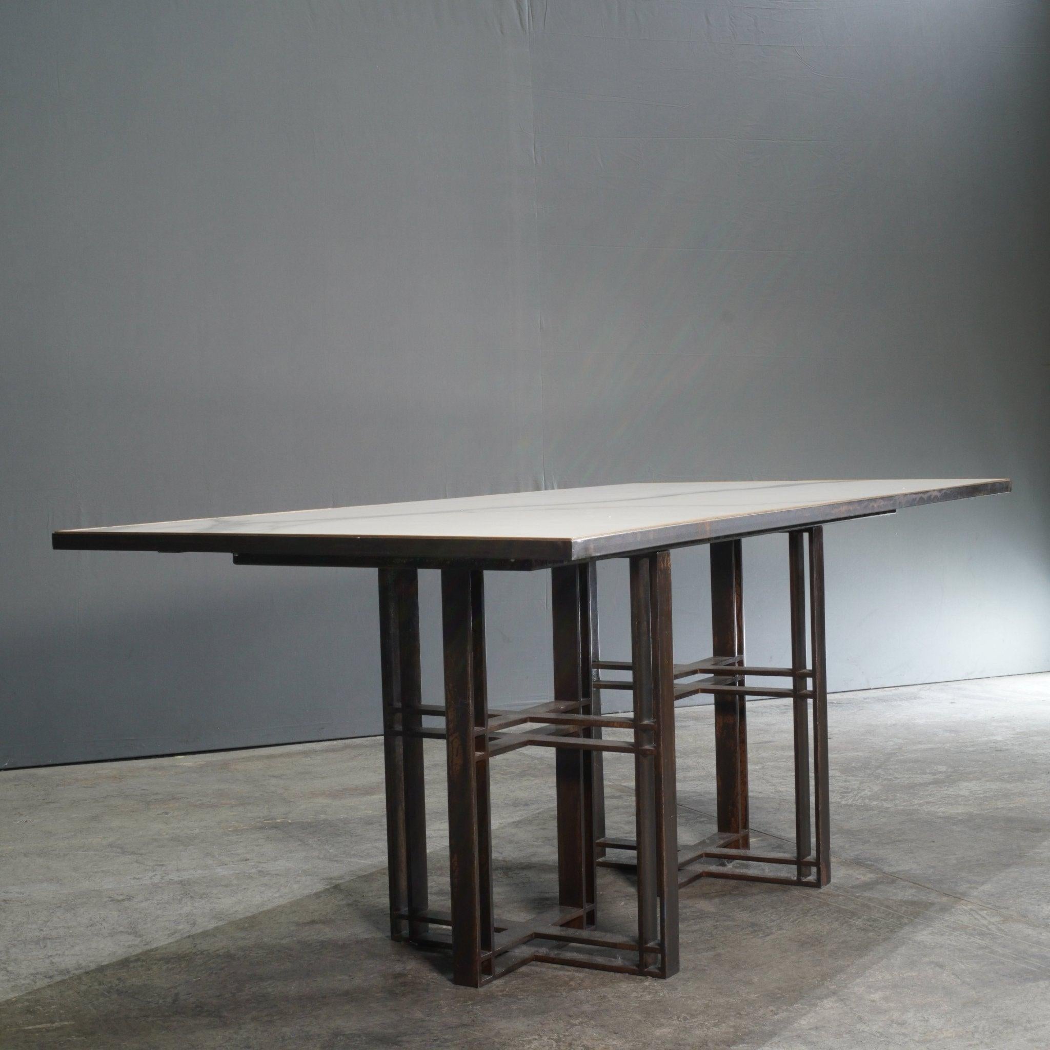 Table à manger Novocastrian Athwart en vente 2