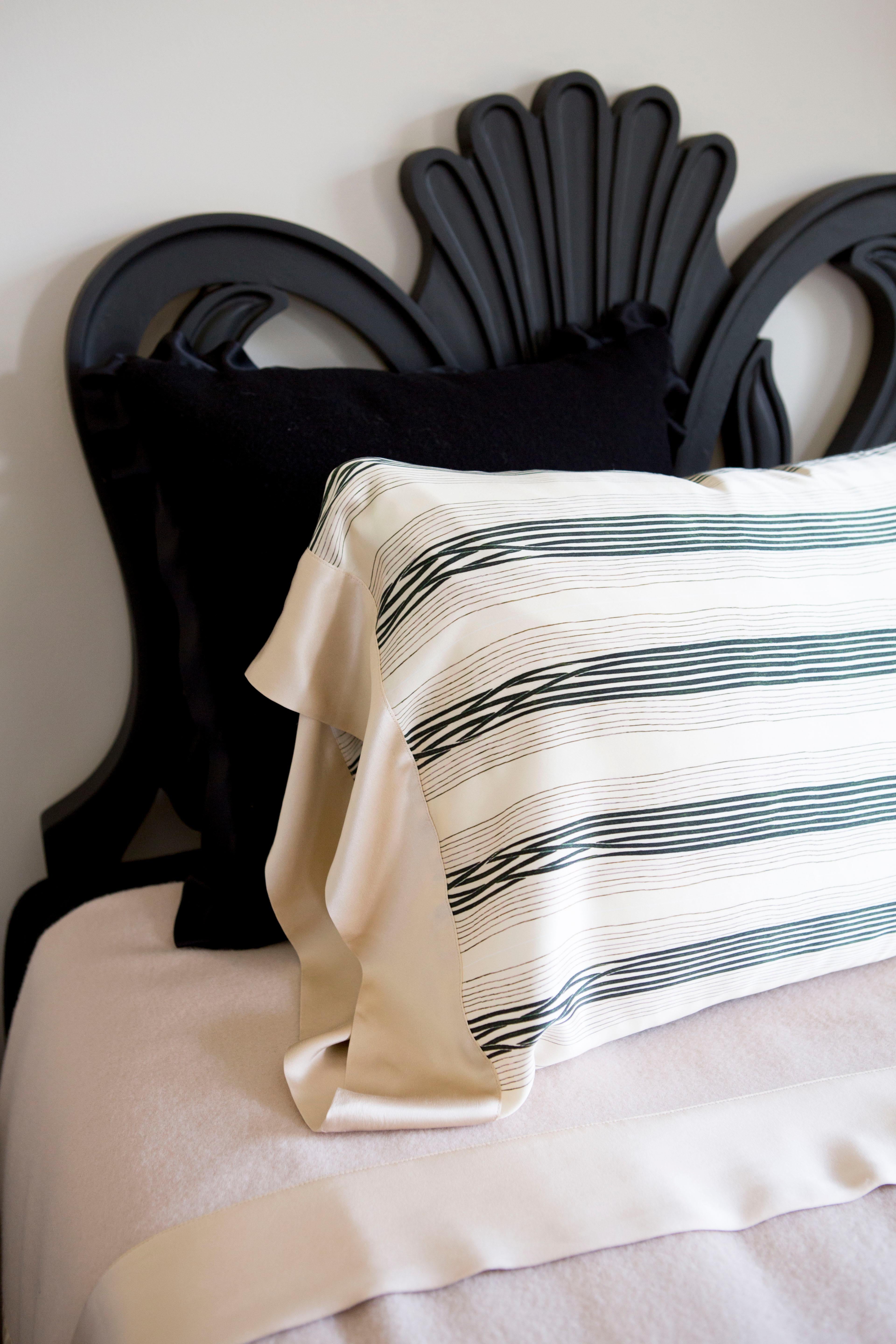 Ora Voyager Silk Pillow Slip di JG Switzer King In condizioni Nuovo in vendita a Sebastopol, CA