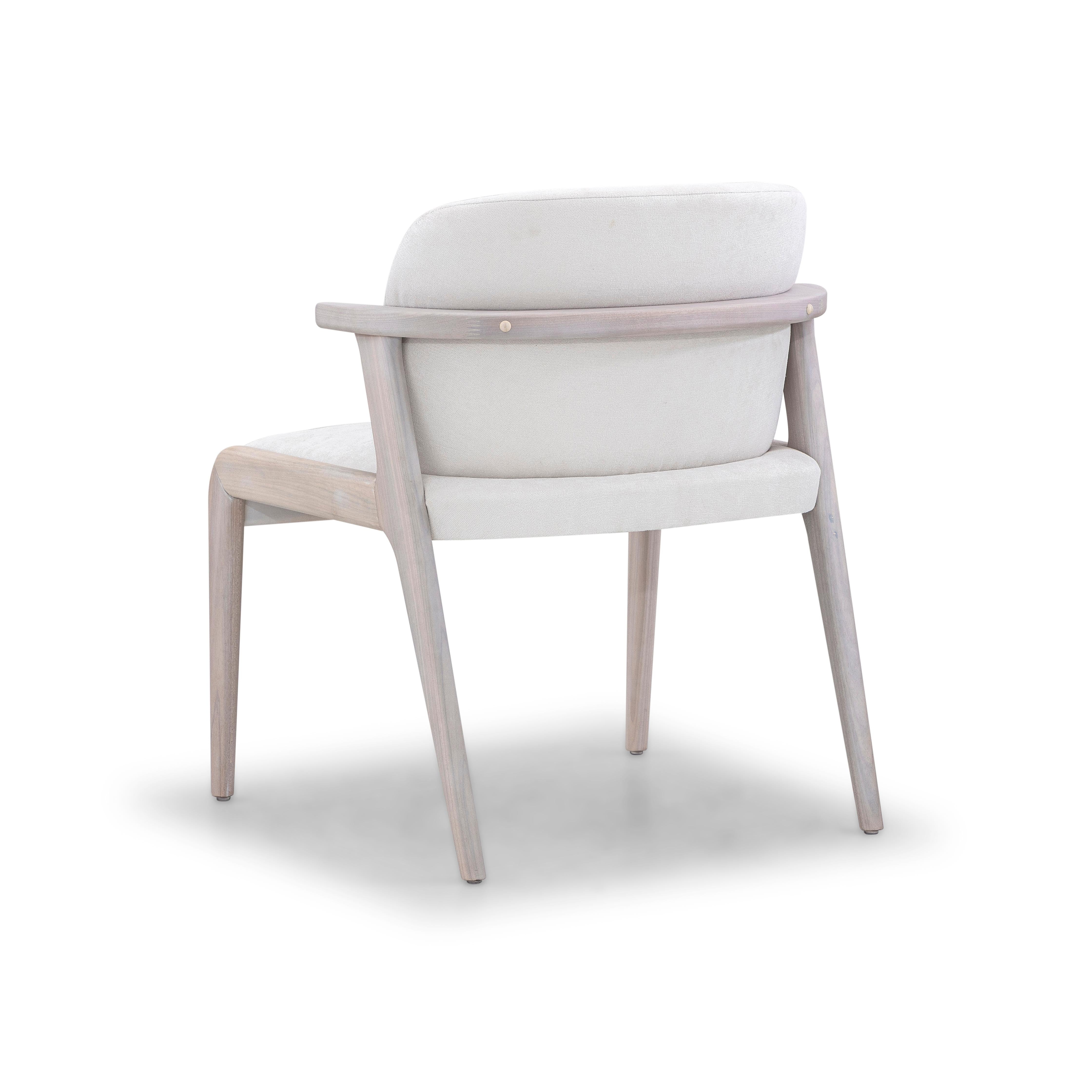 Tissu d'ameublement Chaise de salle à manger ou d'appoint en chêne dover ivoire rembourrée de forme moderne - Nowe Line en vente