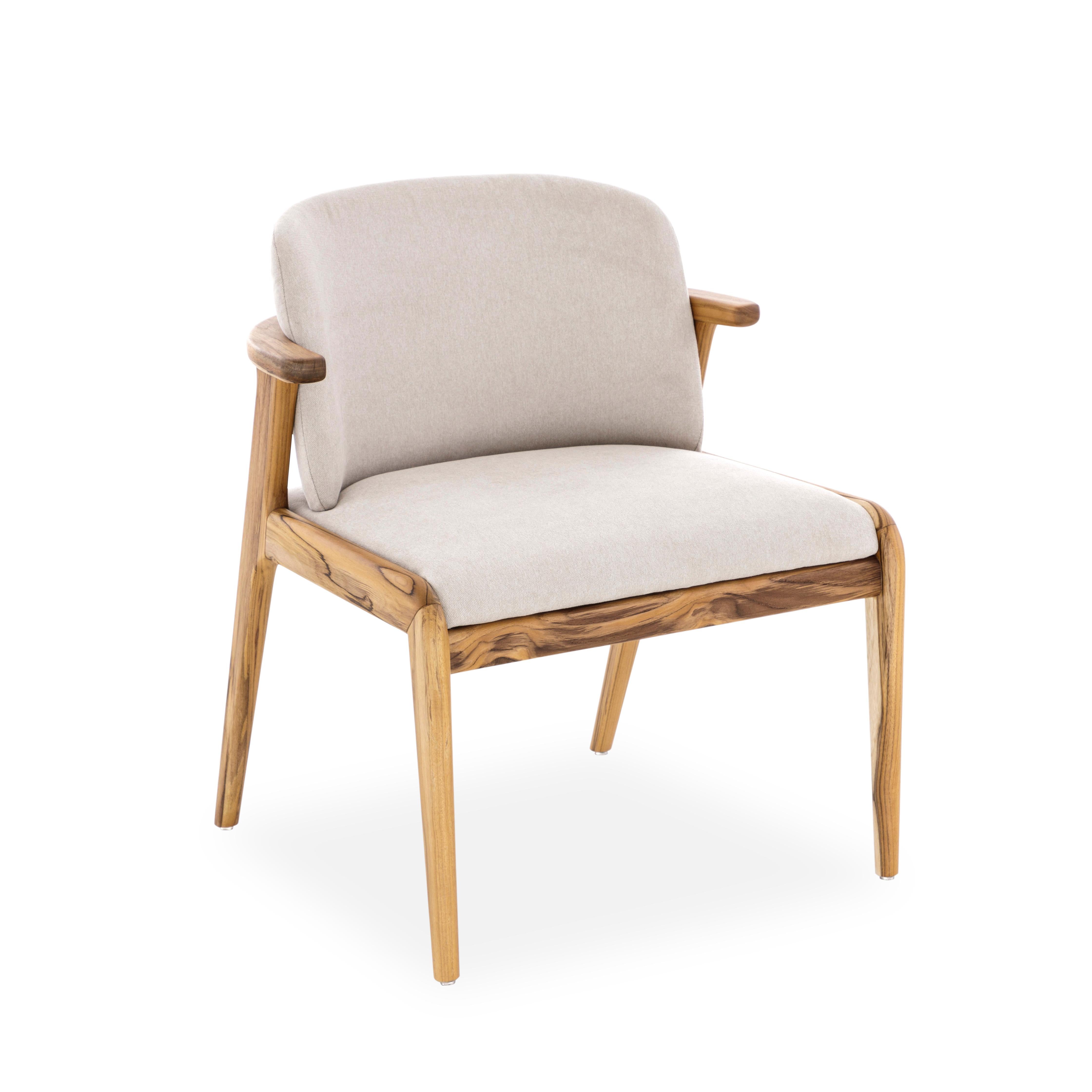 XXIe siècle et contemporain Chaise de salle à manger Nowe avec finition en bois de teck et tissu de coton beige en vente