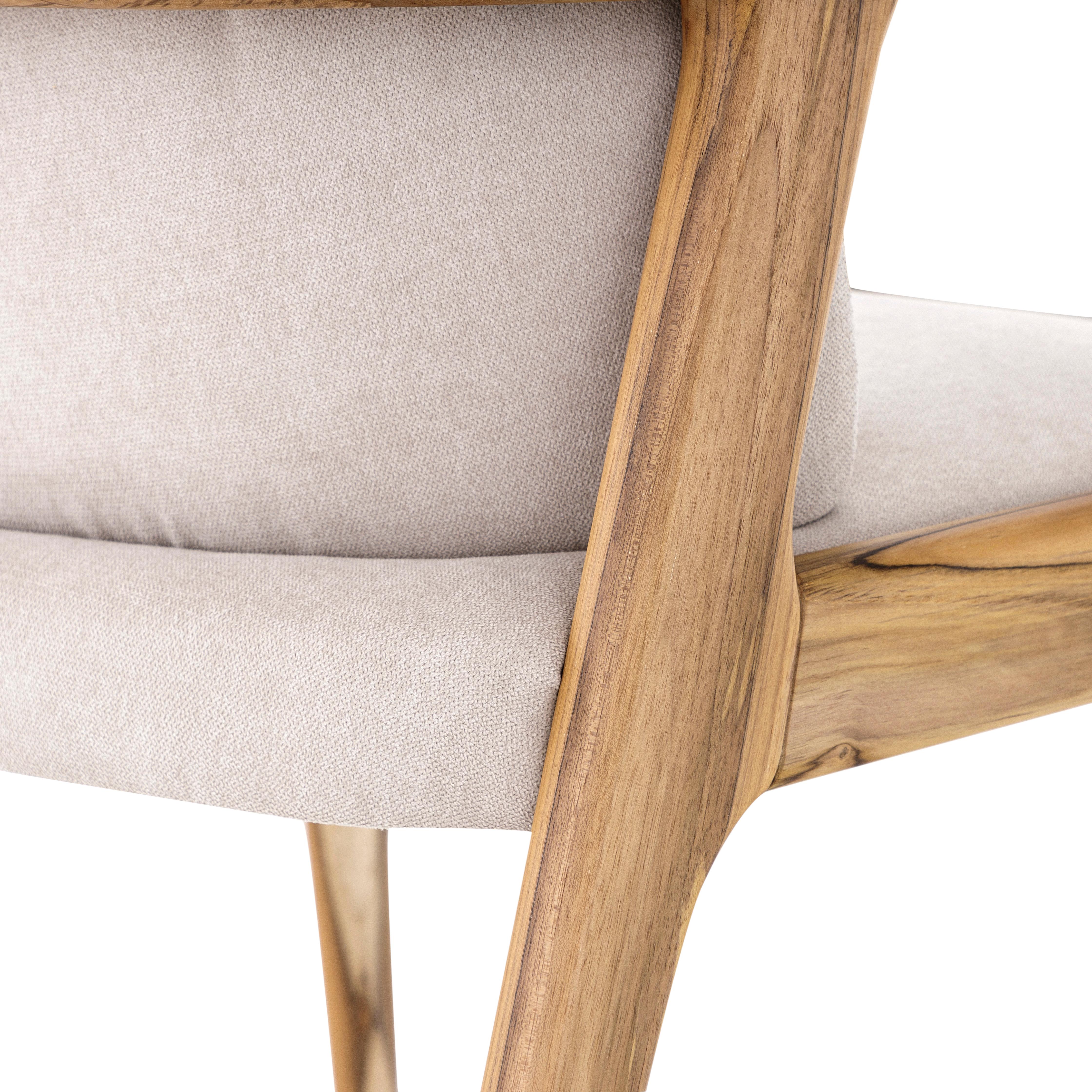 Tissu d'ameublement Chaise de salle à manger Nowe avec finition en bois de teck et tissu de coton beige en vente