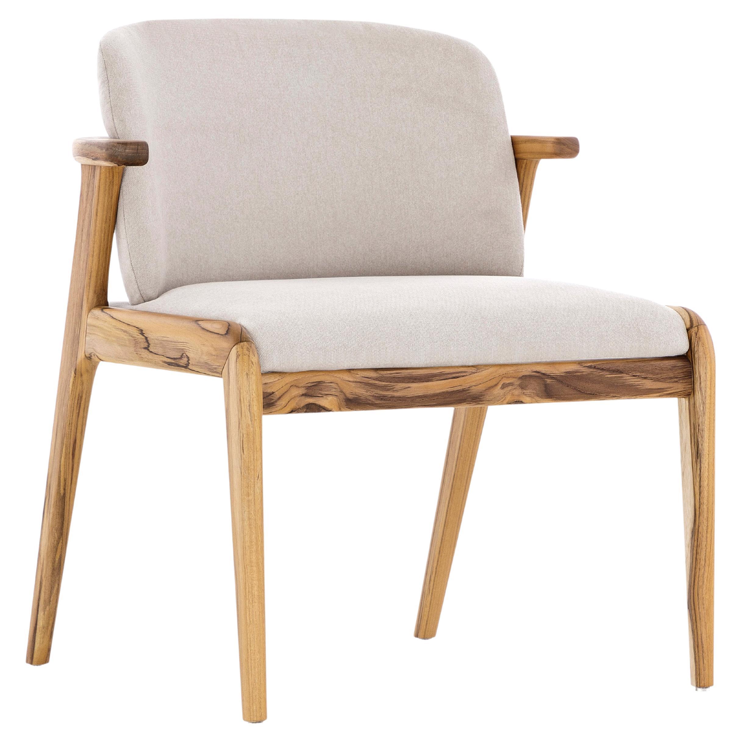 Chaise de salle à manger Nowe avec finition en bois de teck et tissu de coton beige en vente