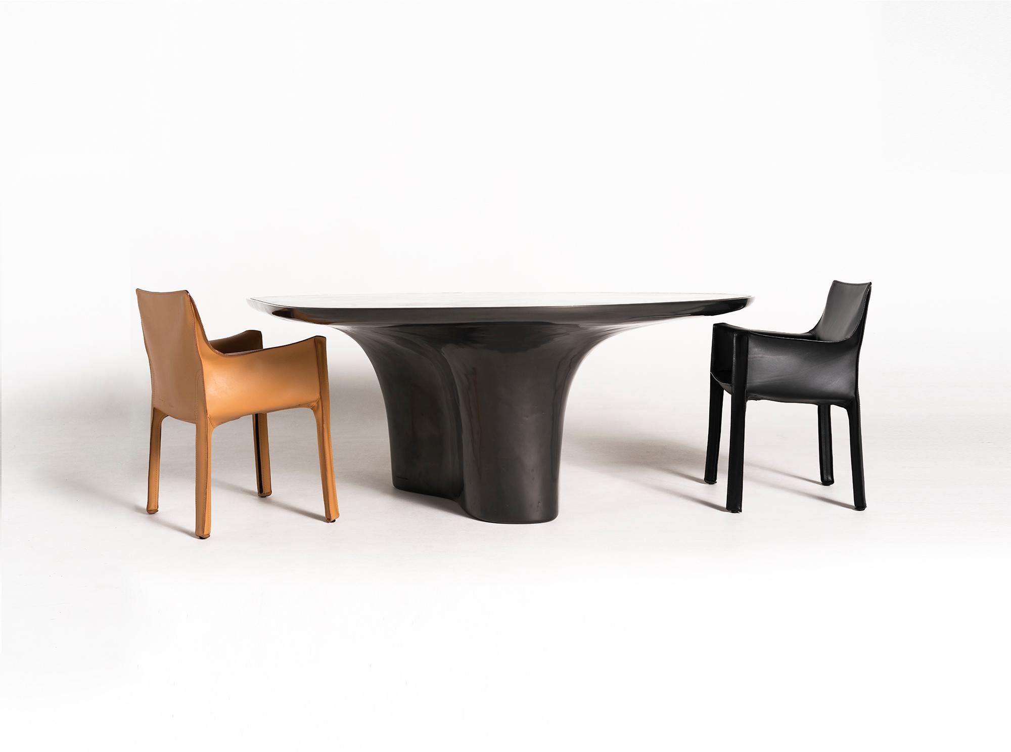 NR, 21st Century European Black Circular Custom-Made Contemporary Dining Table In New Condition For Sale In Sofia, BG