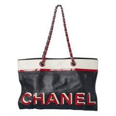 „Nr 5 Stars“ Umhängetasche aus Leder und Lackleder von Chanel 2002/03