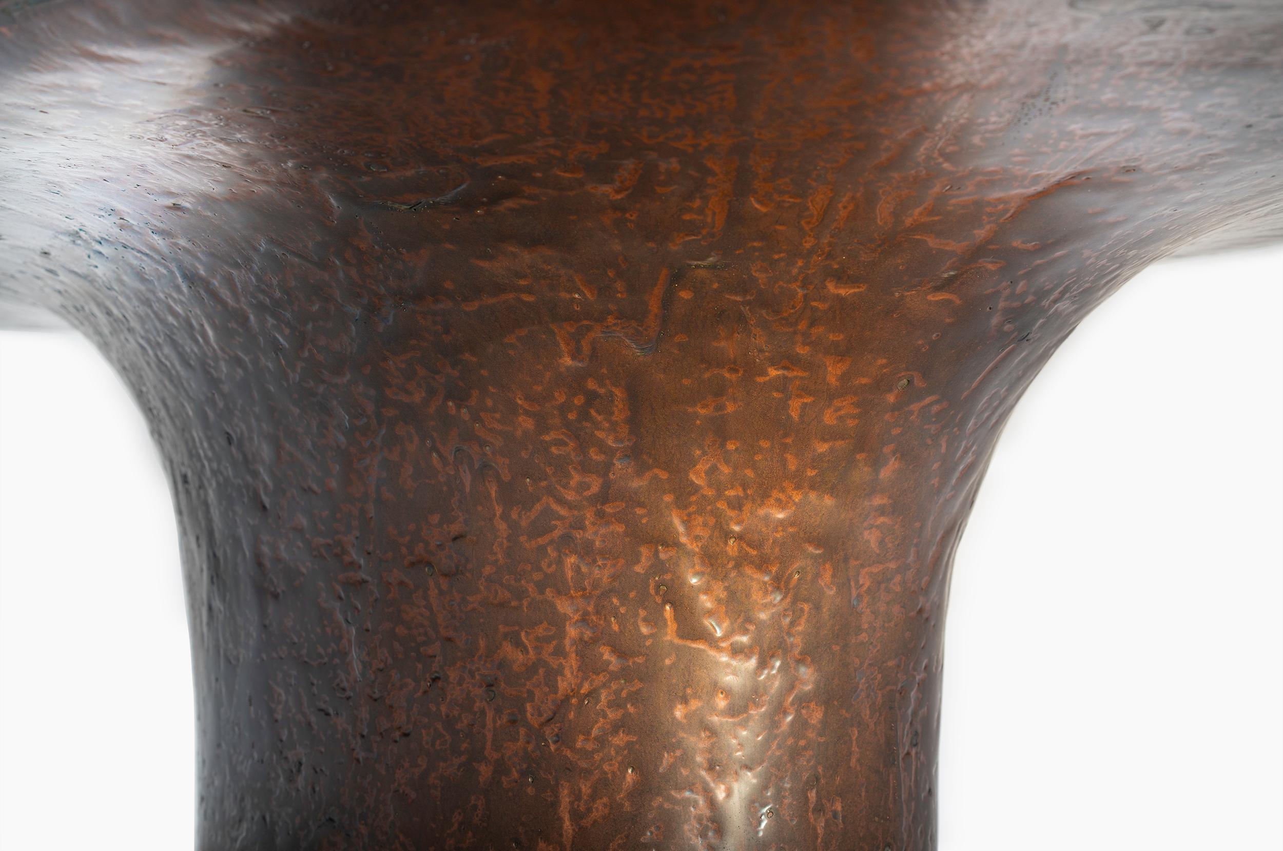 NR Copper V1 -21. Jahrhundert Zeitgenössischer ovaler Couchtisch aus Flüssigkeit Kupfer (21. Jahrhundert und zeitgenössisch) im Angebot