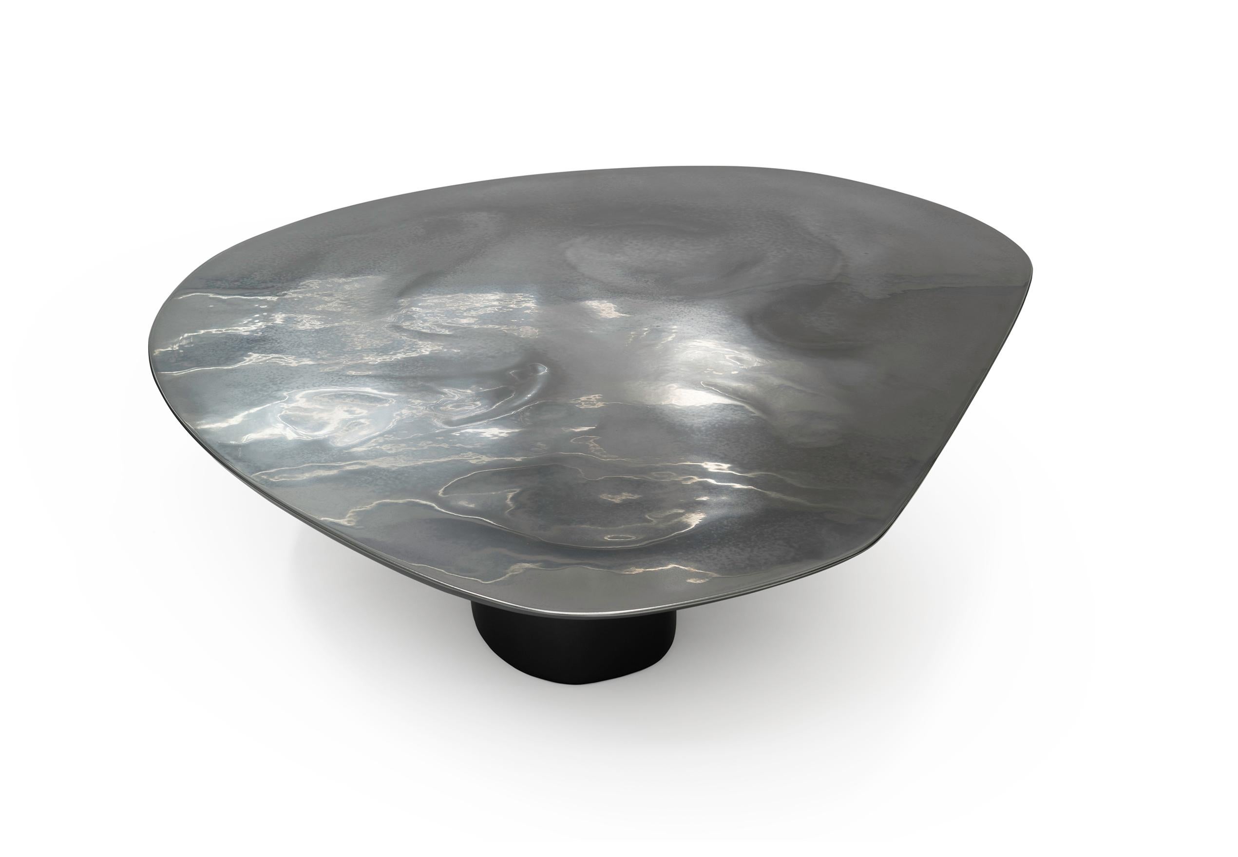 NR LOW, 21st century modern sculptural circular silver black coffee table

The highly edge intuitively shaped low table possess the touch of lack of gravity. The tabletop and base constitution convey the impression being a contradiction to the all
