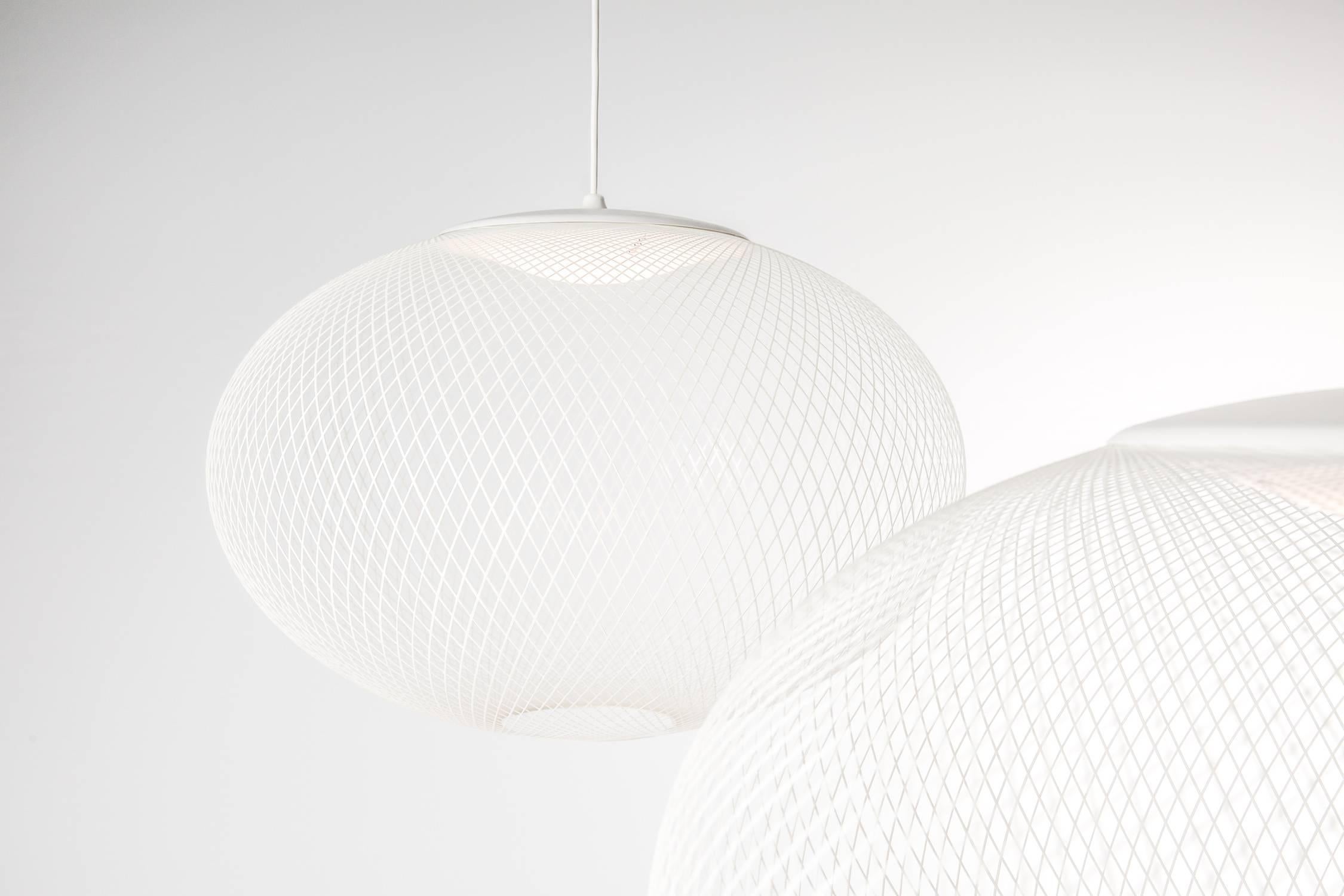 The NR2 Medium is an elegant, bright, lighthearted bubble is dressed in a fine web of white fiberglass thread that shines and glimmers in the light.

The NR2 Medium in white comes with a 4 meter long cable in white and a white ceiling rose. A 10