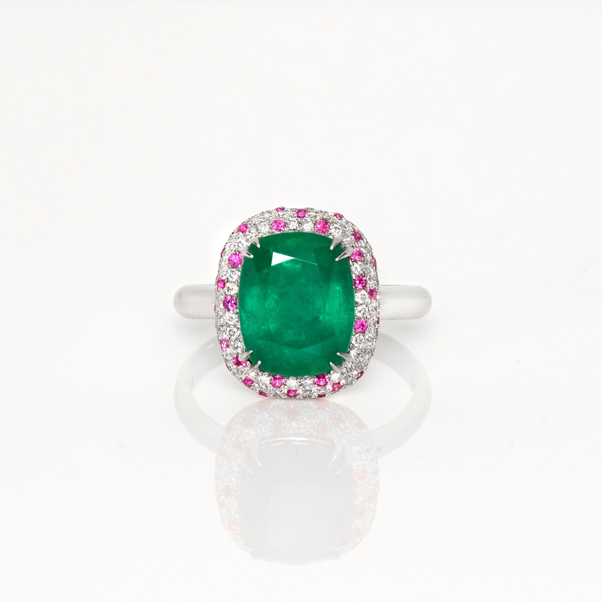 * IGI 14k 3.65 ct Rarest No Oiled Emerald Antique Art Deco Engagement Ring*

This stunning piece of jewelry features a 3.65-carat rare, natural, IGI-certified emerald as the center stone. The emerald has a beautiful bluish-green hue and has not been