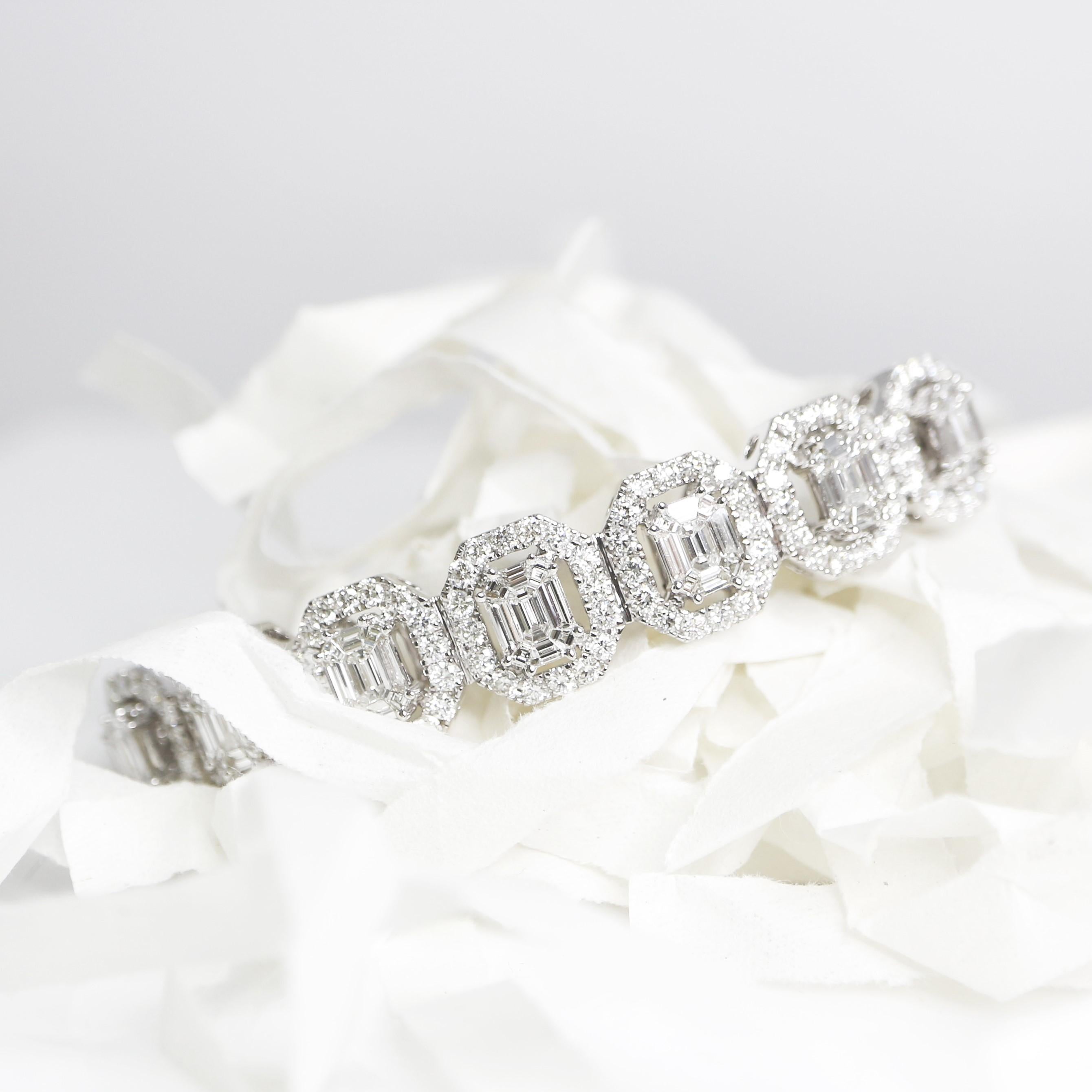 Taille émeraude Bracelet jonc art déco ancien en or 14 carats avec diamants de 3,92 carats certifiés IGI en vente