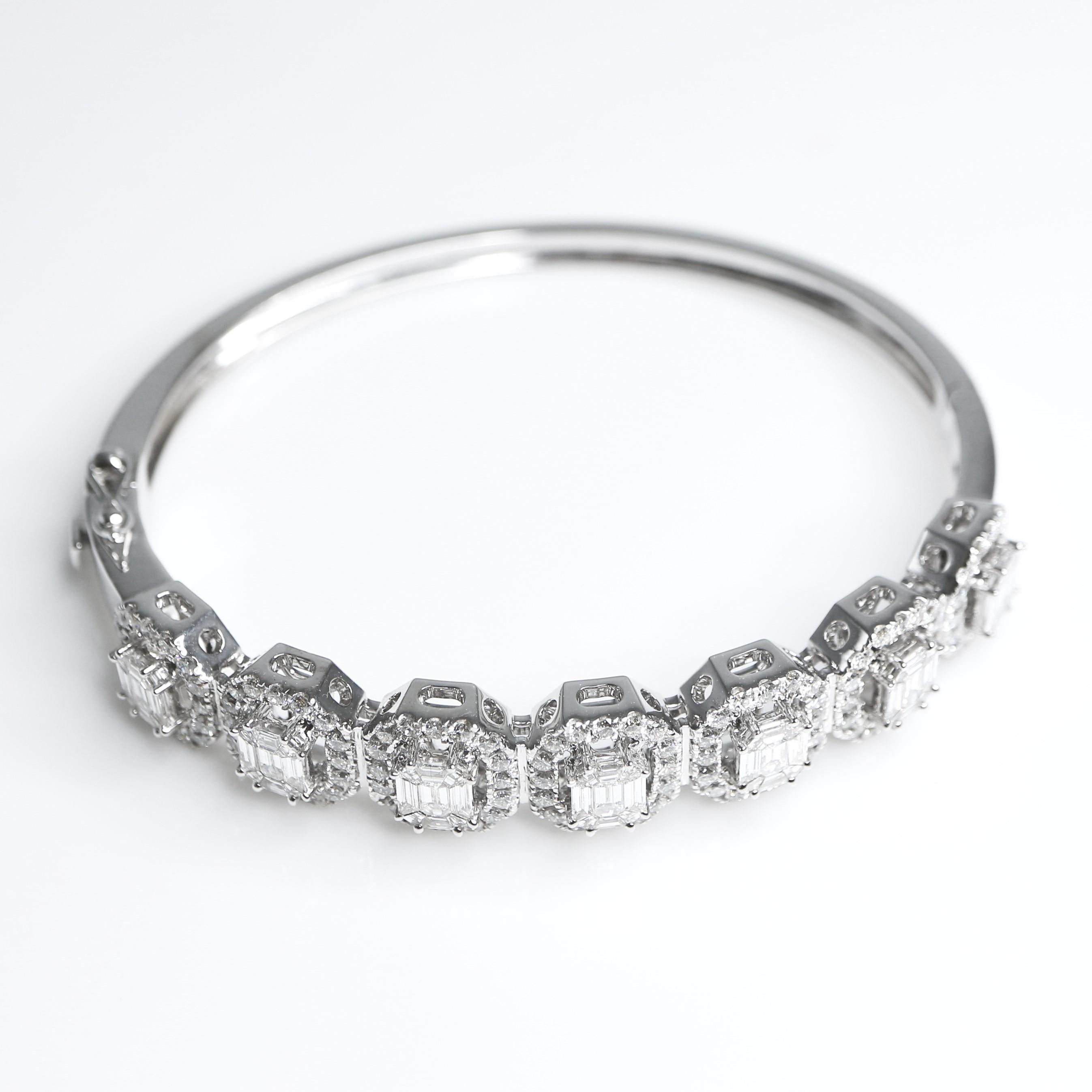 Women's or Men's IGI 14k 3.92 Carat Diamond Antique Art Deco Bangle Bracelet For Sale
