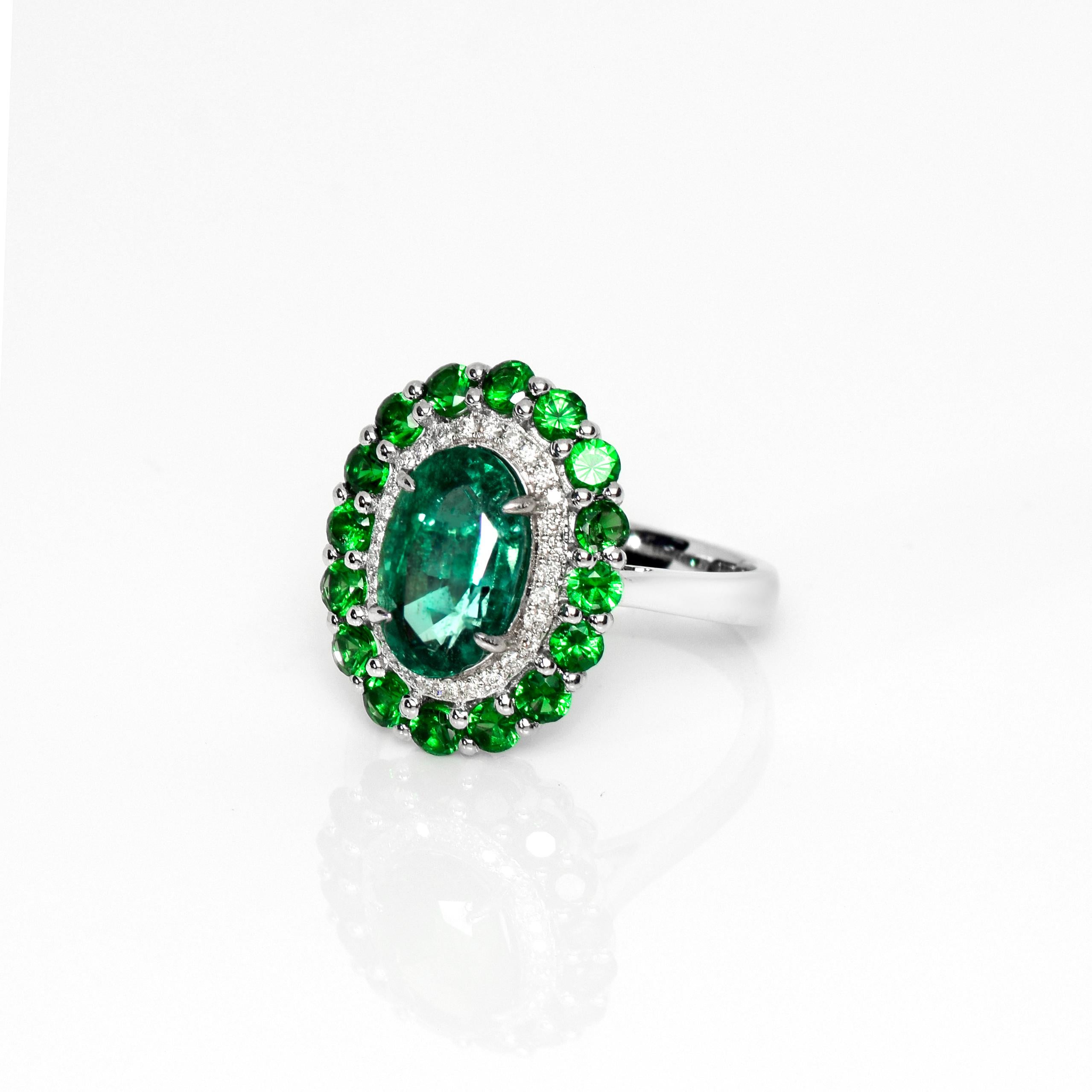 Taille ovale Bague de fiançailles IGI 18k 2.21 Ct Emerald&Tsavorite Antique Art Deco Style en vente