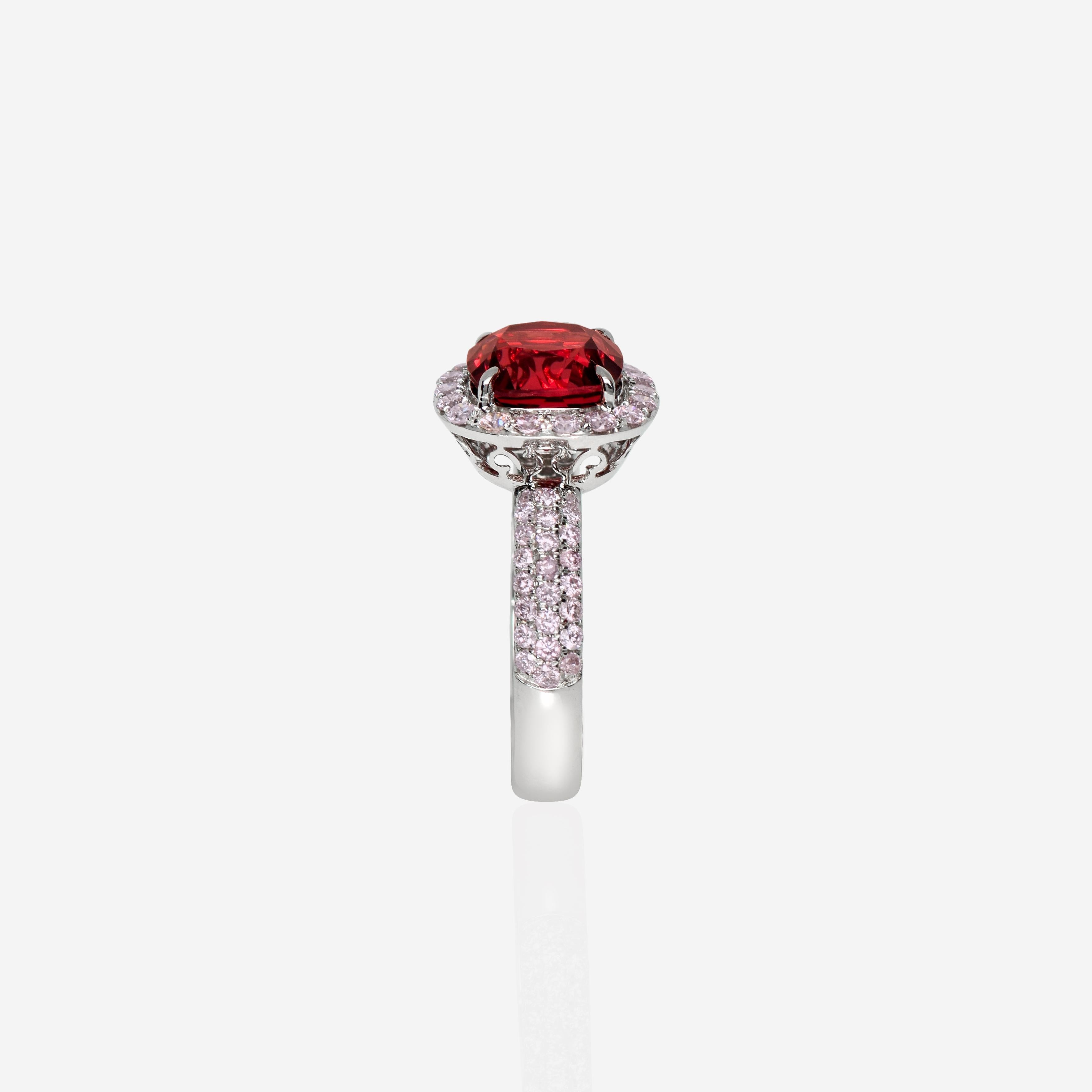 Women's or Men's IGI 18K 3.09 Ct Red Spinel&Pink Diamonds Antique Engagement Ring For Sale