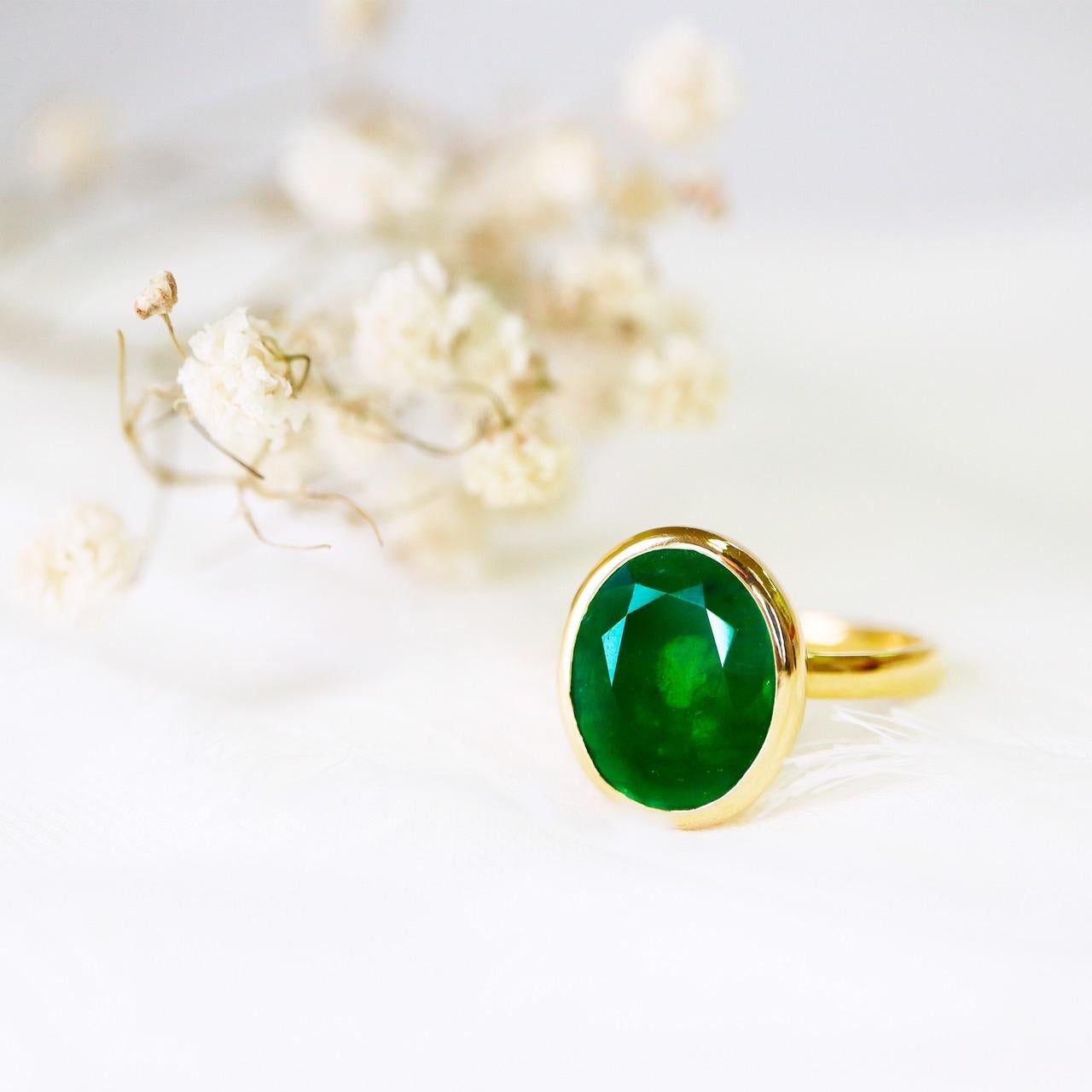 Contemporary IGI 18K 4.05 Ct Natural Emerald Antique Art Deco Engagement Ring For Sale