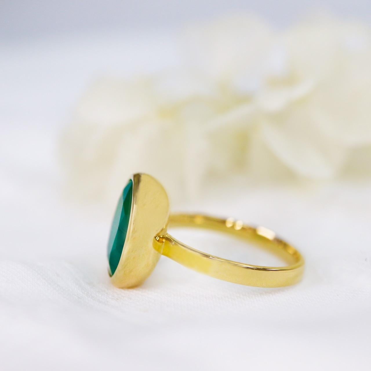Oval Cut IGI 18K 4.05 Ct Natural Emerald Antique Art Deco Engagement Ring For Sale