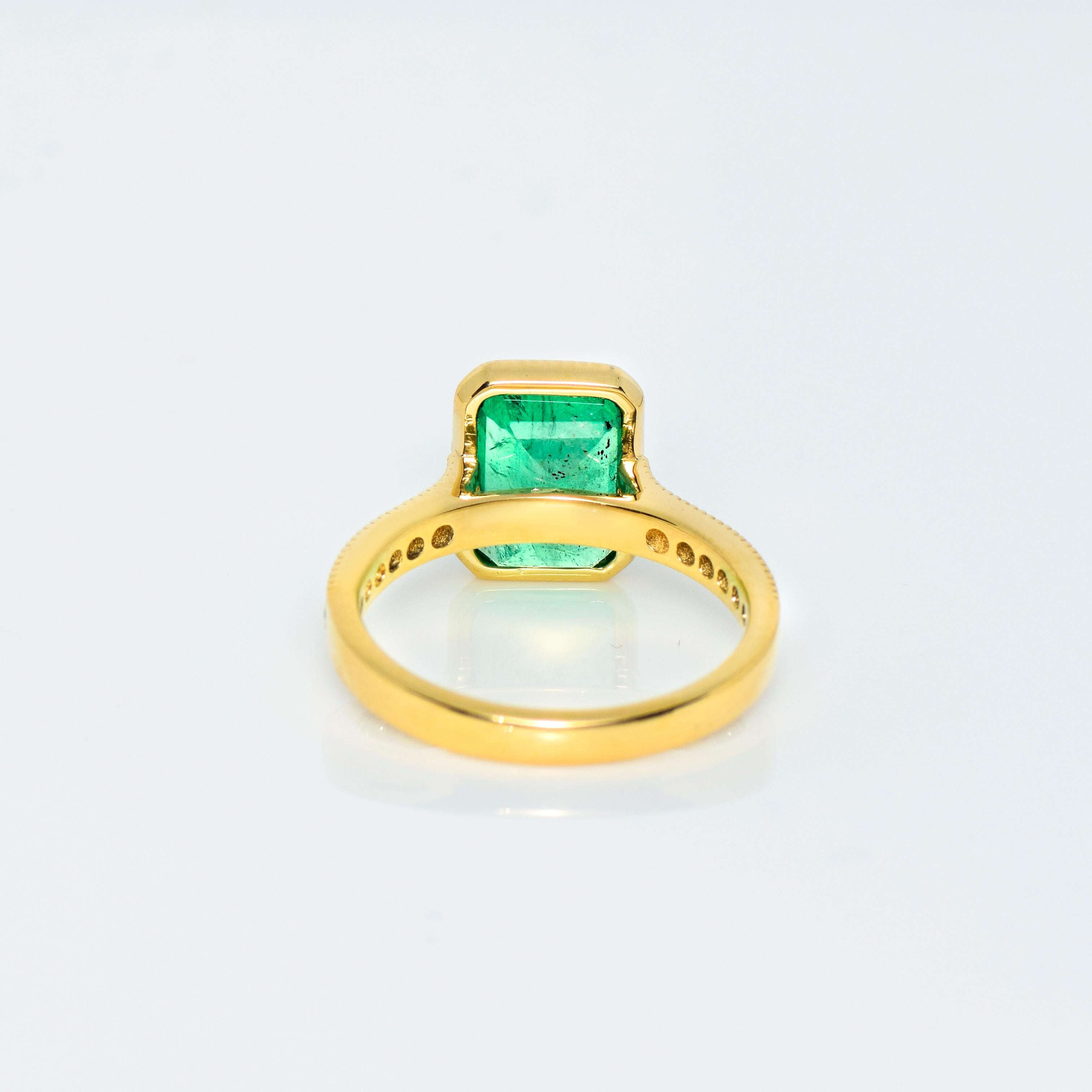 IGI 18K Yellow Gold 3.53 Ct Emerald Antique Art Deco Engagement Ring For Sale 4