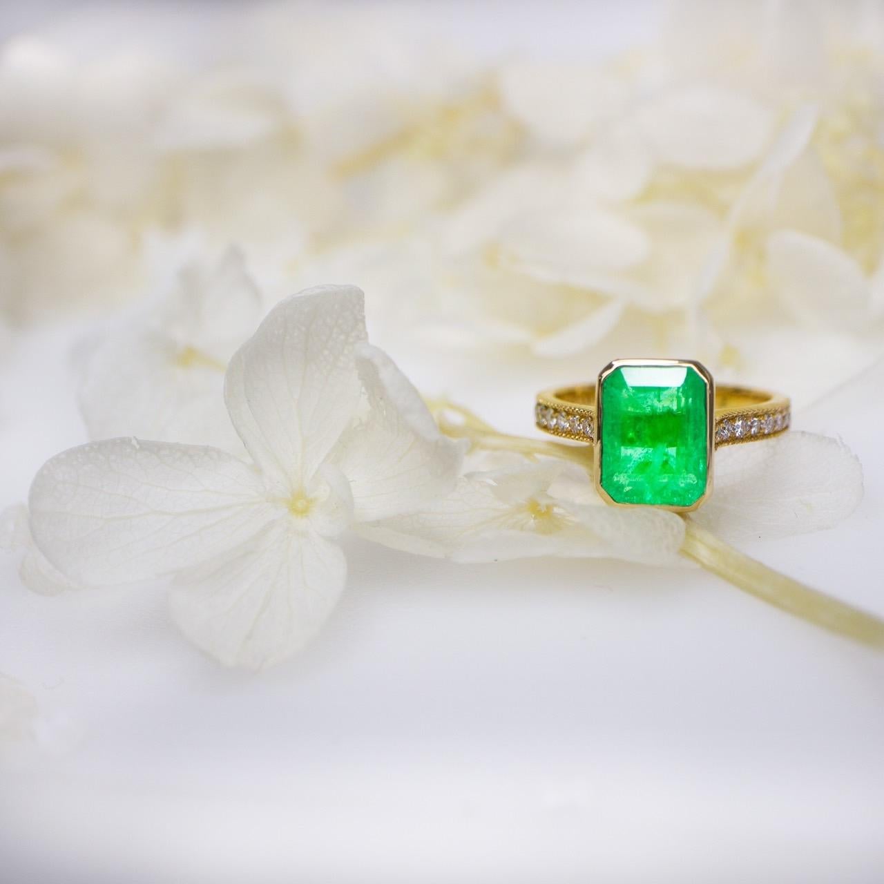 Emerald Cut IGI 18K Yellow Gold 3.53 Ct Emerald Antique Art Deco Engagement Ring For Sale