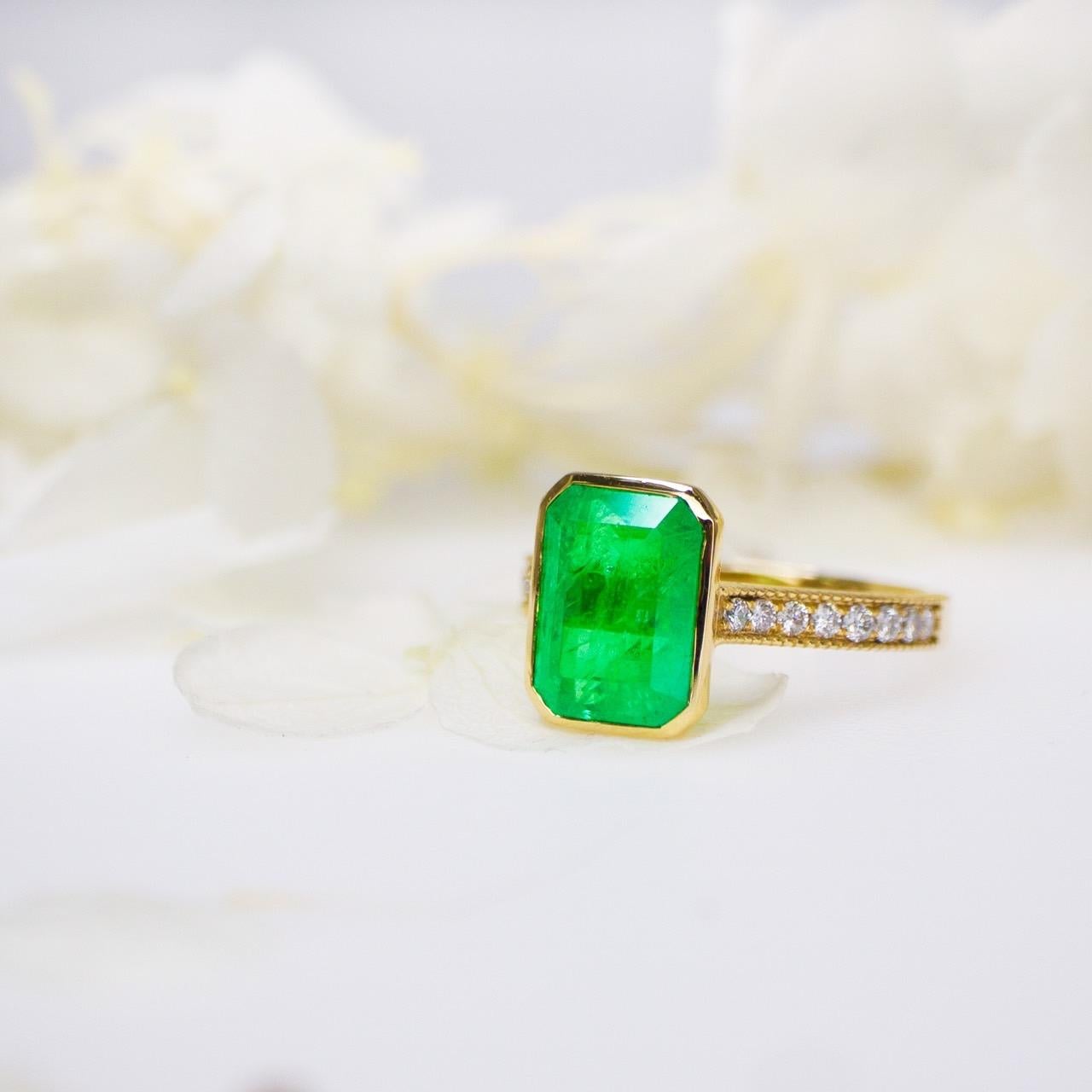 IGI 18K Yellow Gold 3.53 Ct Emerald Antique Art Deco Engagement Ring In New Condition For Sale In Kaohsiung City, TW