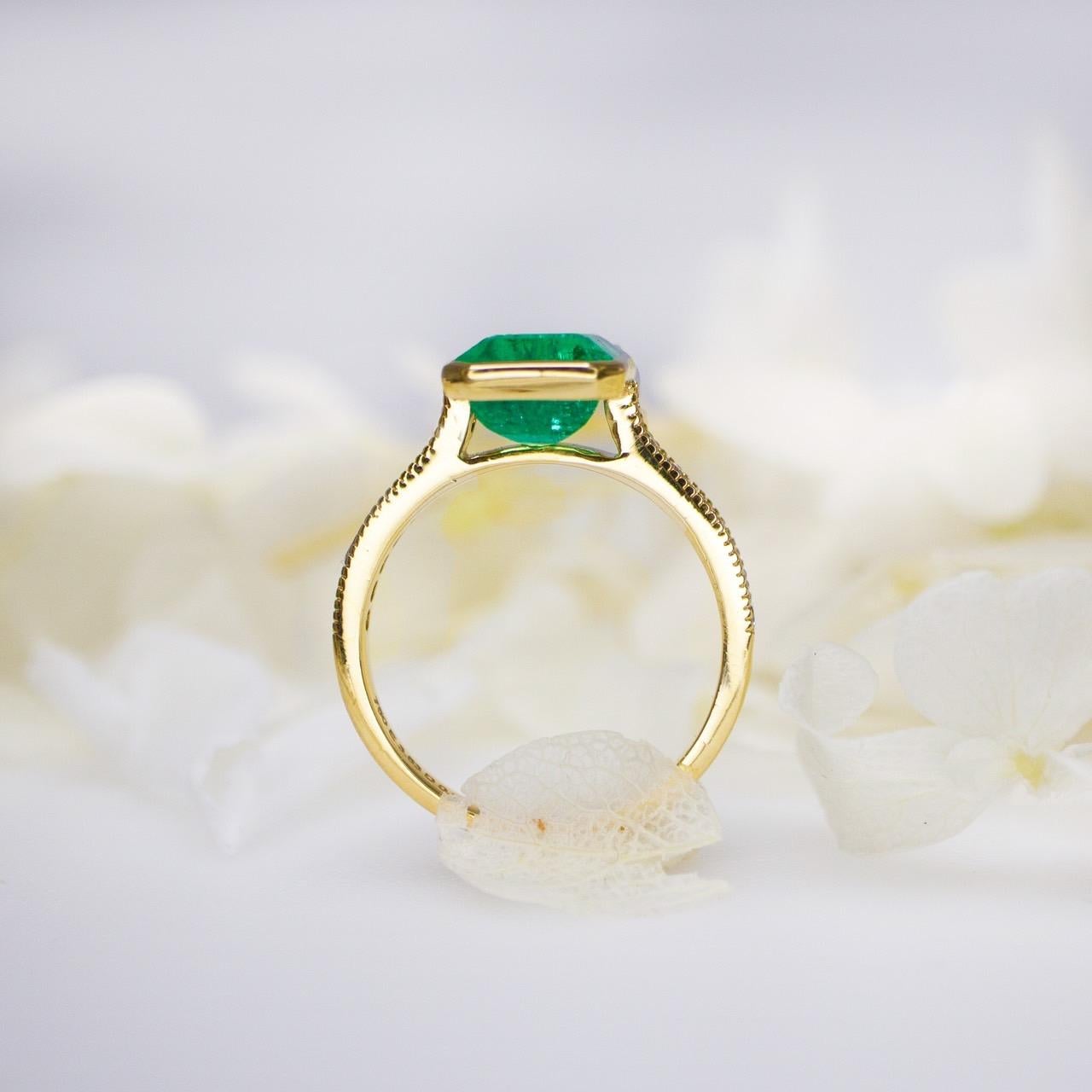 IGI 18K Yellow Gold 3.53 Ct Emerald Antique Art Deco Engagement Ring For Sale 1