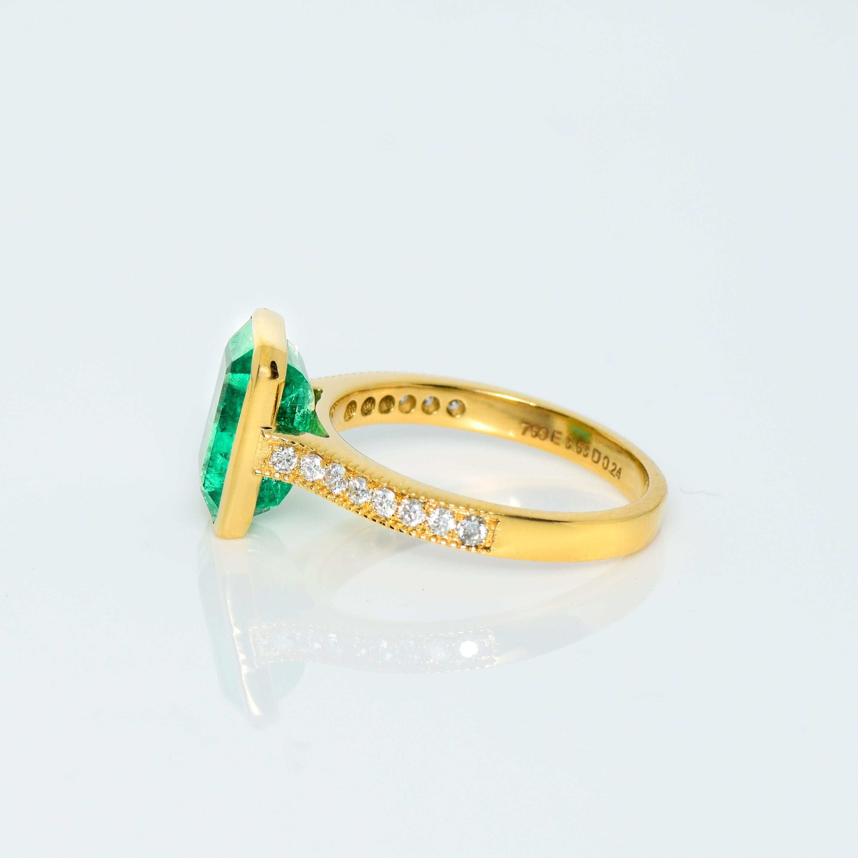 IGI 18K Yellow Gold 3.53 Ct Emerald Antique Art Deco Engagement Ring For Sale 3