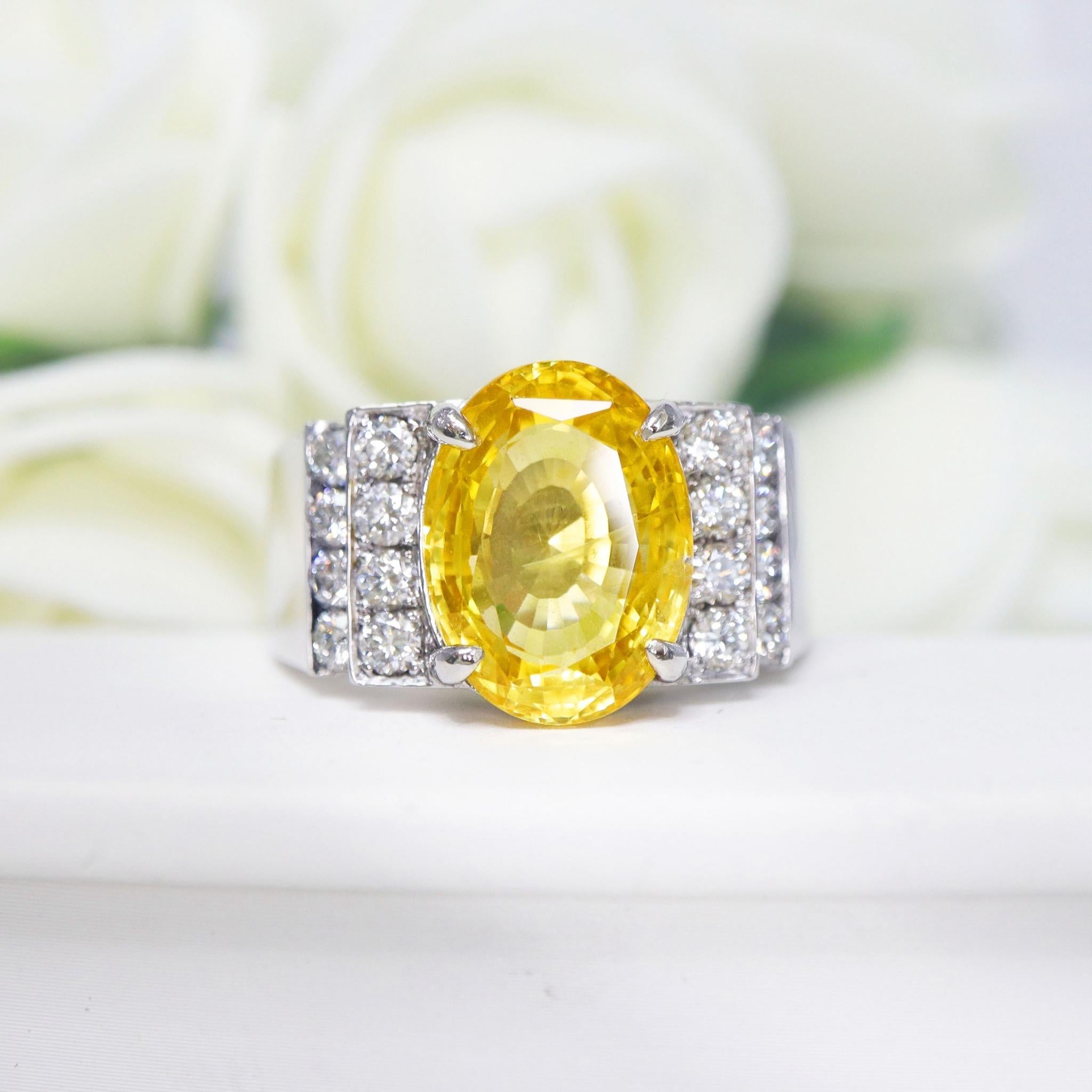 Women's or Men's IGI PT950 9.54 Ct Unheated Yellow Sapphire Antique Art Deco Engagement Ring For Sale