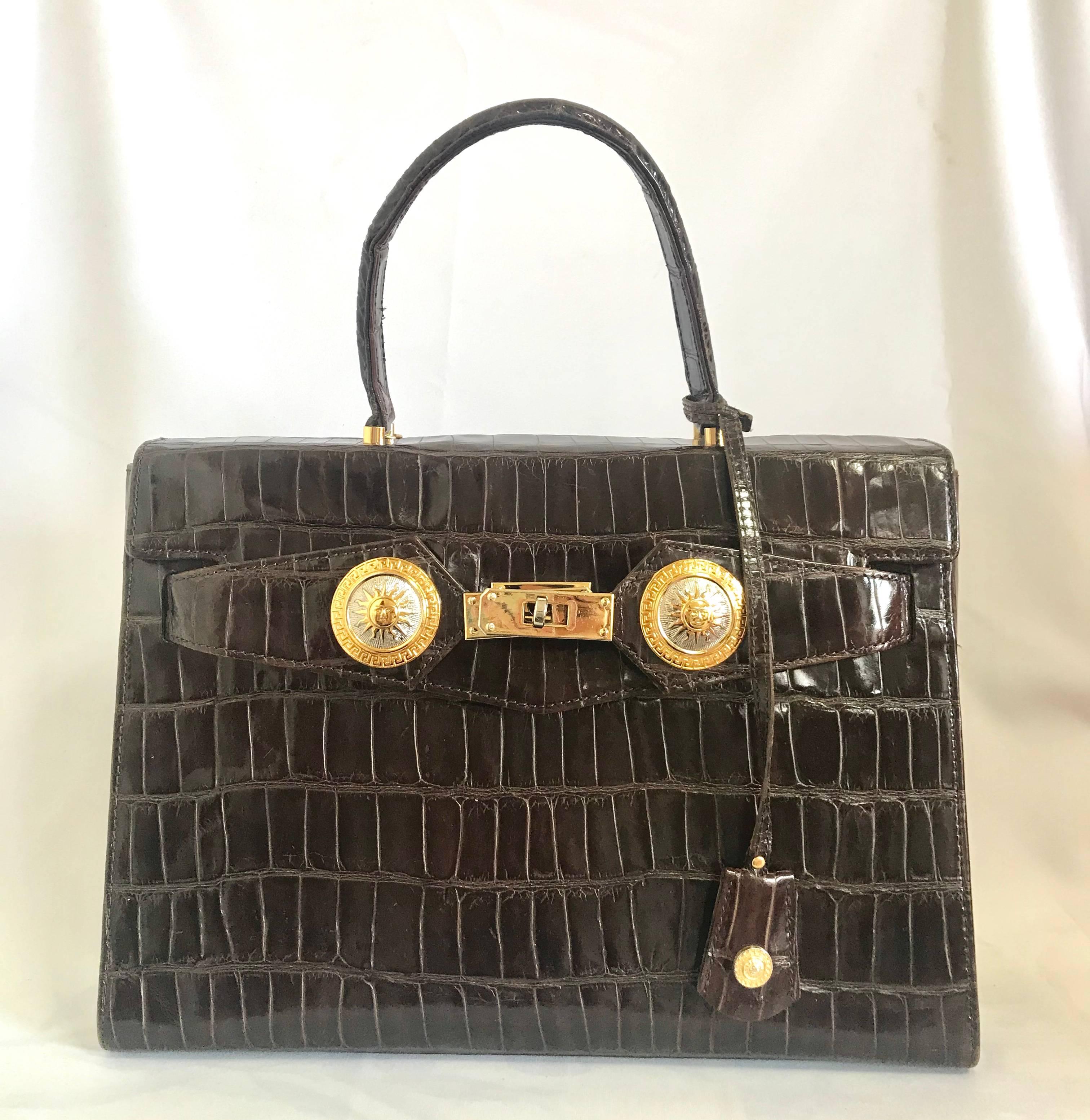 Vintage Gianni Versace dark brown croc embossed leather Kelly style bag. In Good Condition In Kashiwa, Chiba
