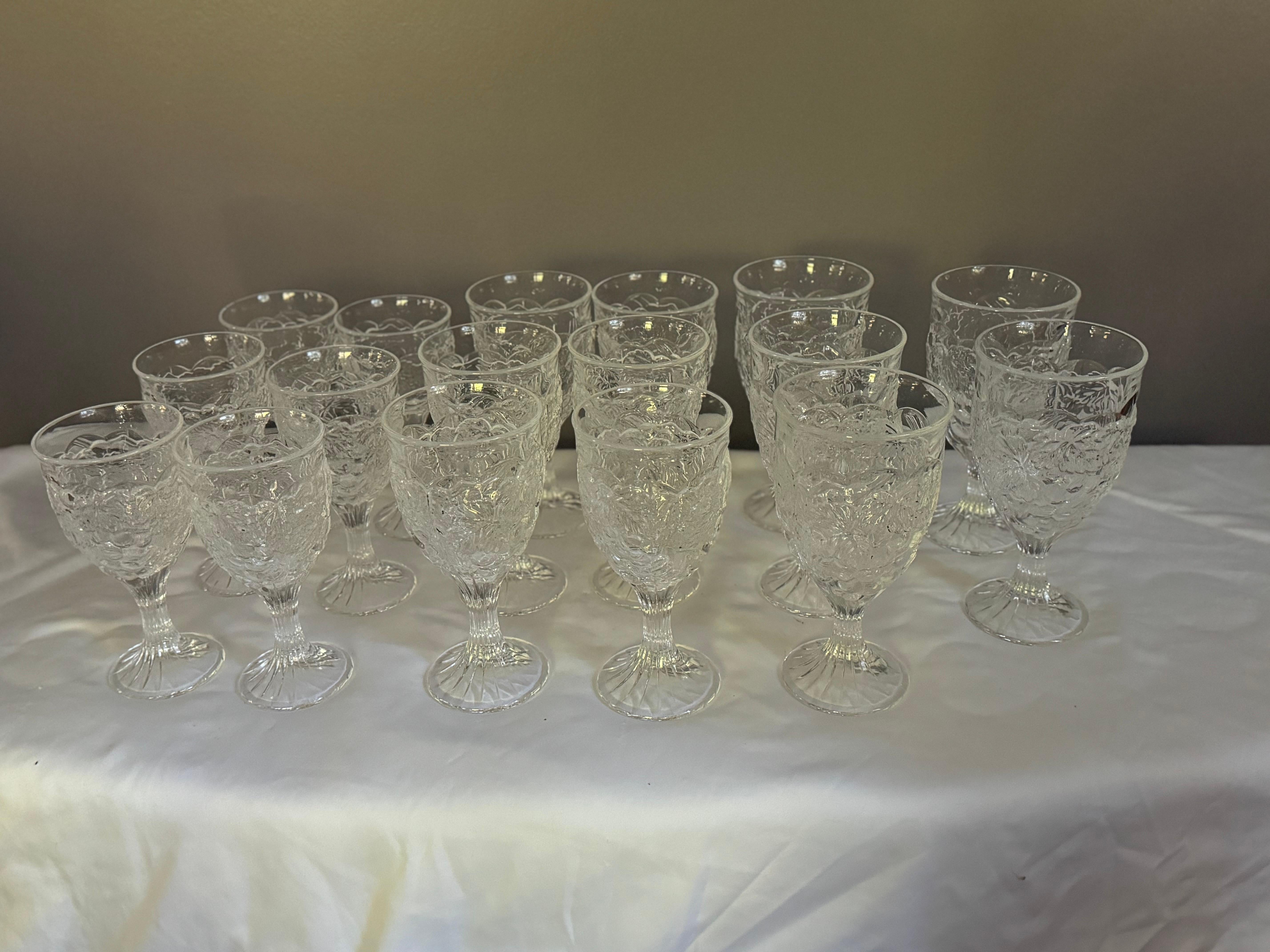 Bicchieri da tè e da vino Noritake Clear Arbor d'epoca - Bicchieri di cristallo In condizioni buone in vendita a Birmingham, AL