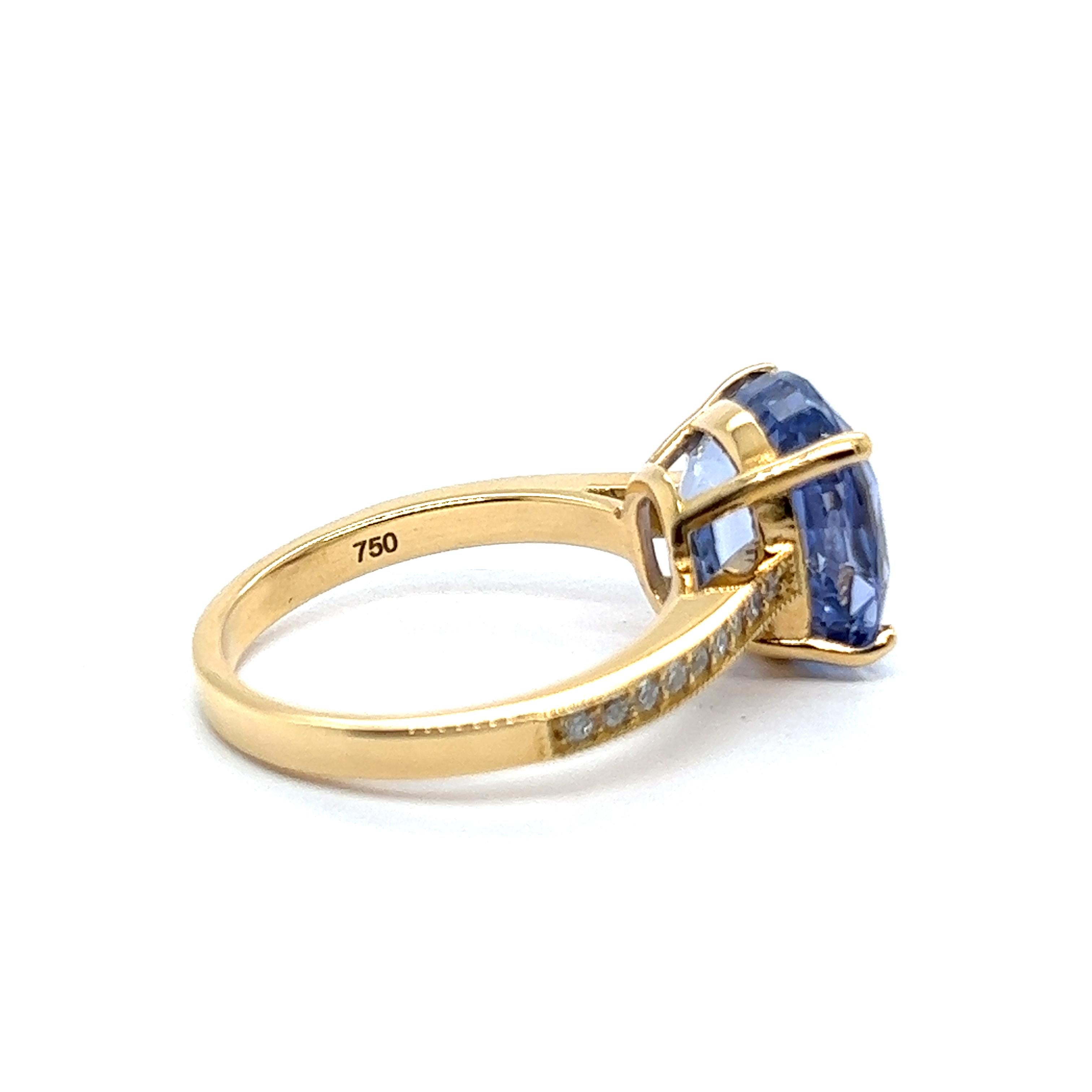 Blue Sapphire NTE Ring with Diamonds in Yellow 18 Karat Gold In Excellent Condition For Sale In Lucerne, CH