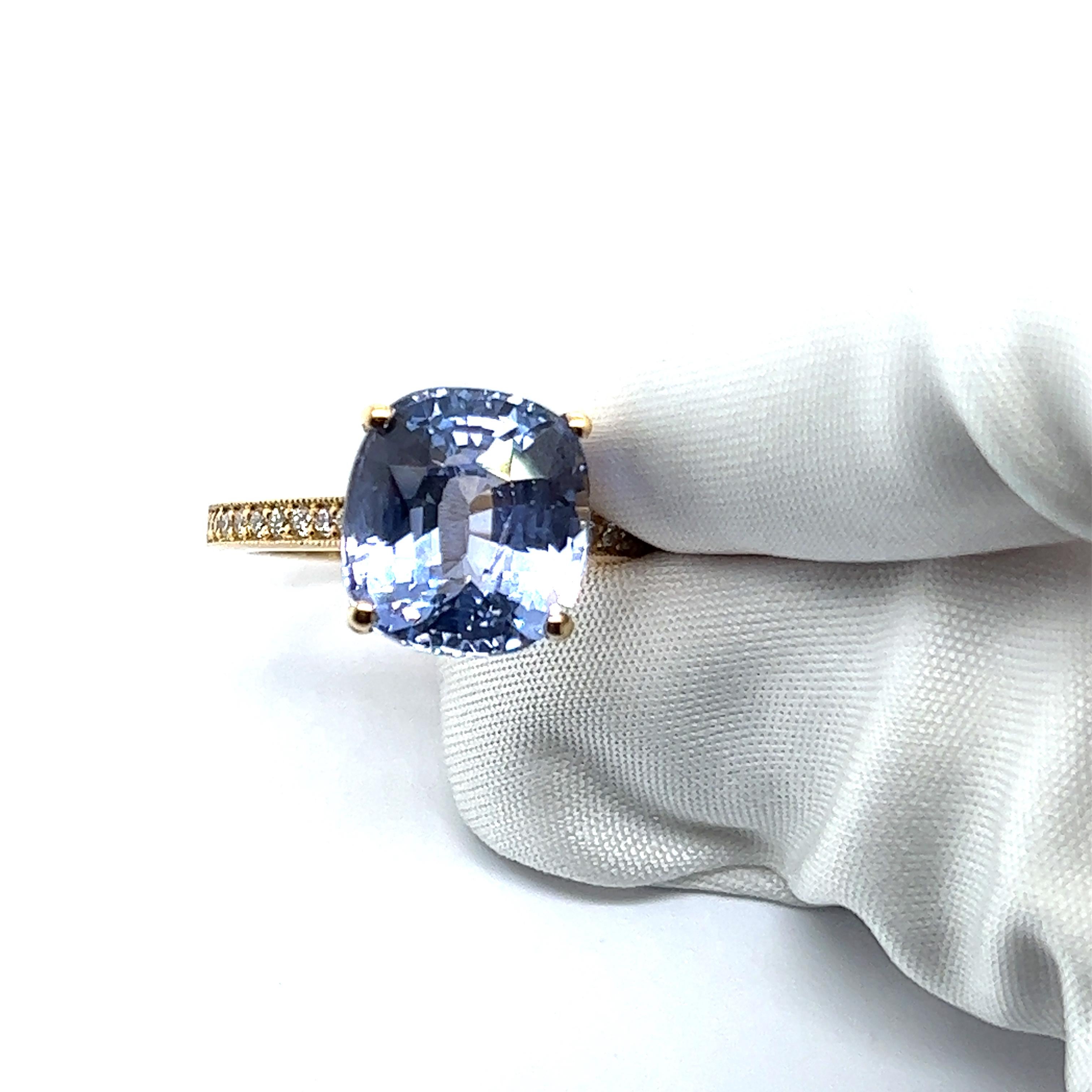 Blue Sapphire NTE Ring with Diamonds in Yellow 18 Karat Gold For Sale 3