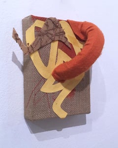 iRobot v.6.67 ii del artista callejero NTEL, escultura mural de técnica mixta, tonos tierra