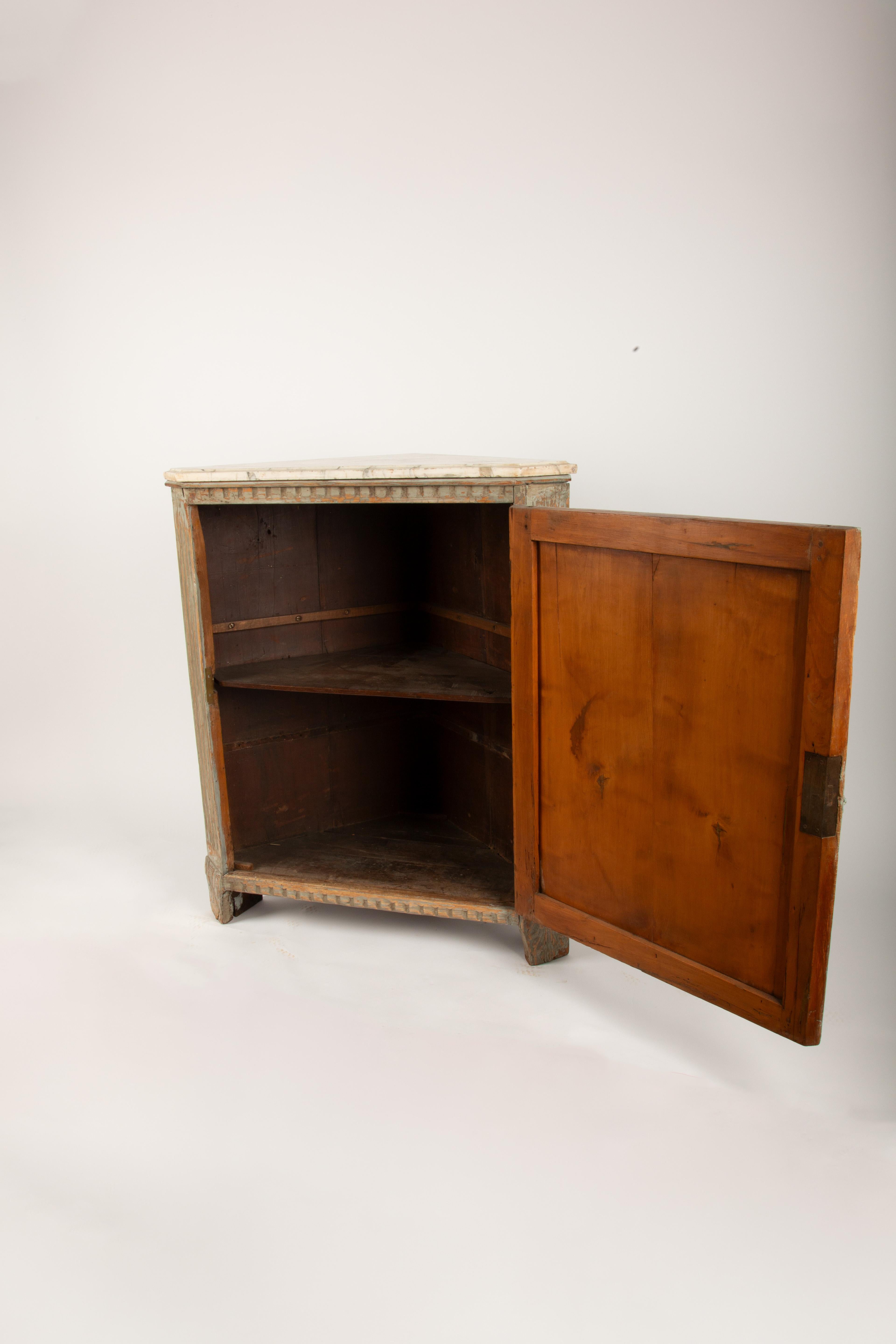 Intricately Carved 18th/19th-Century Gustavian Corner Cabinet with Marble Top 2